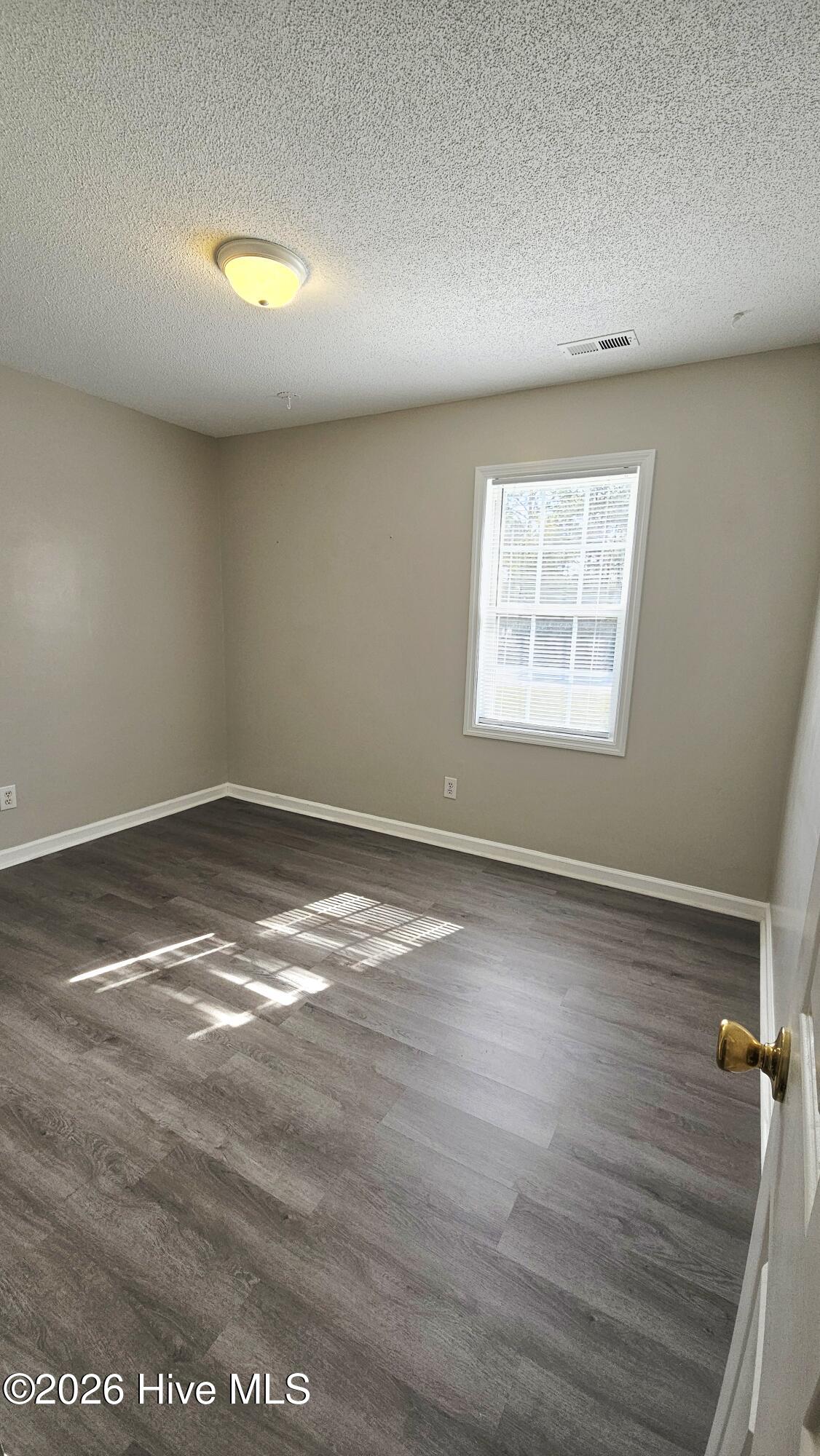 100561443 | Photo 16