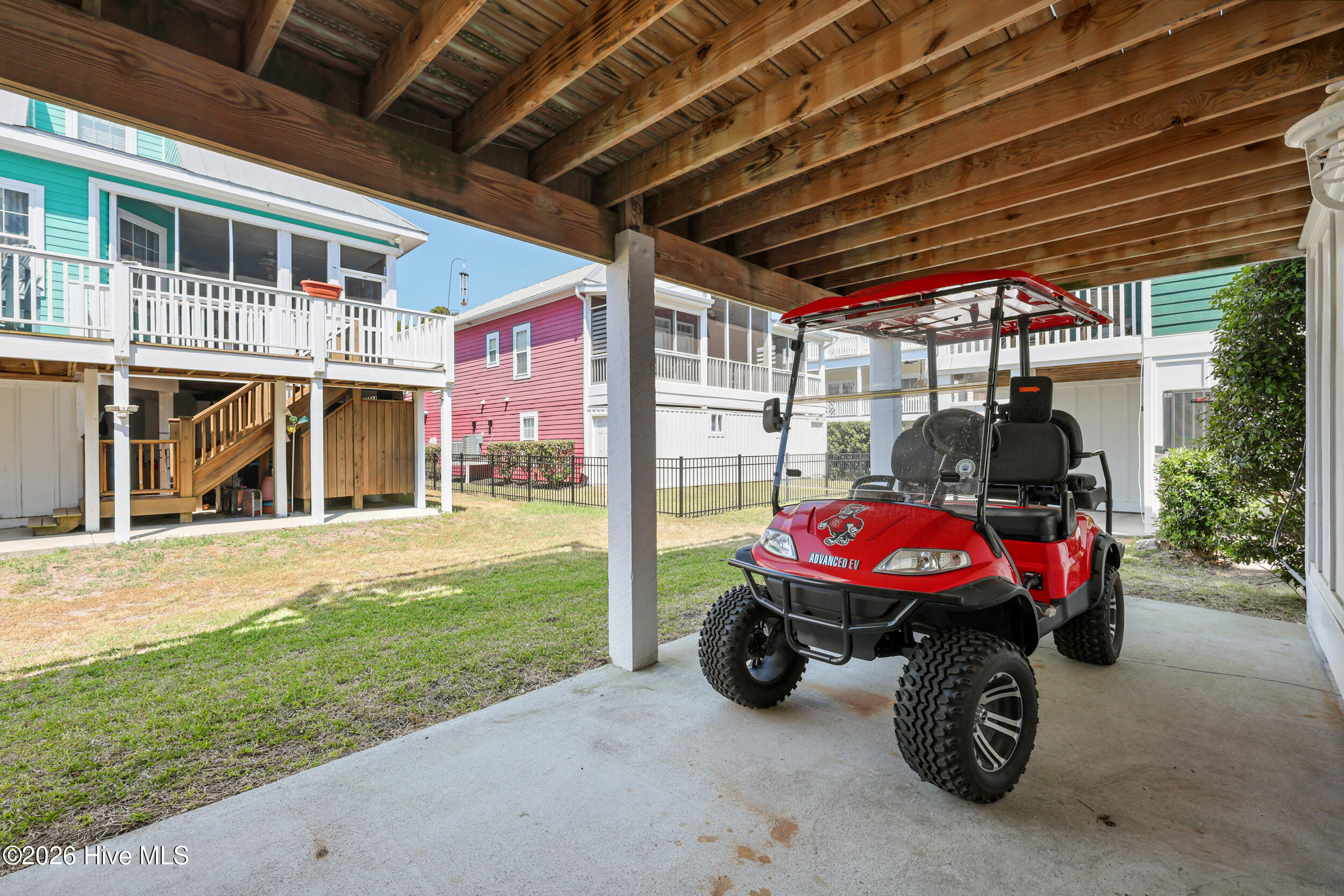 100568478 | Photo 36