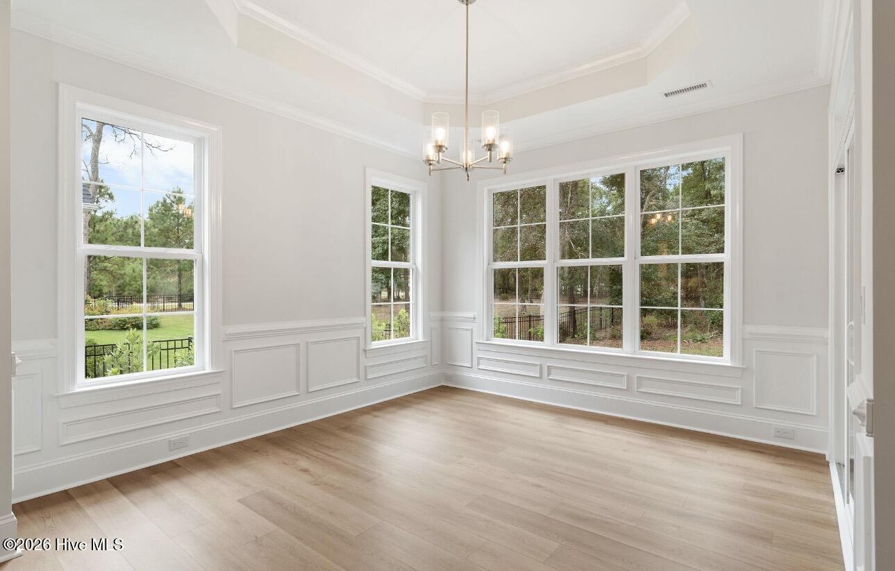 100556989 | Photo 24