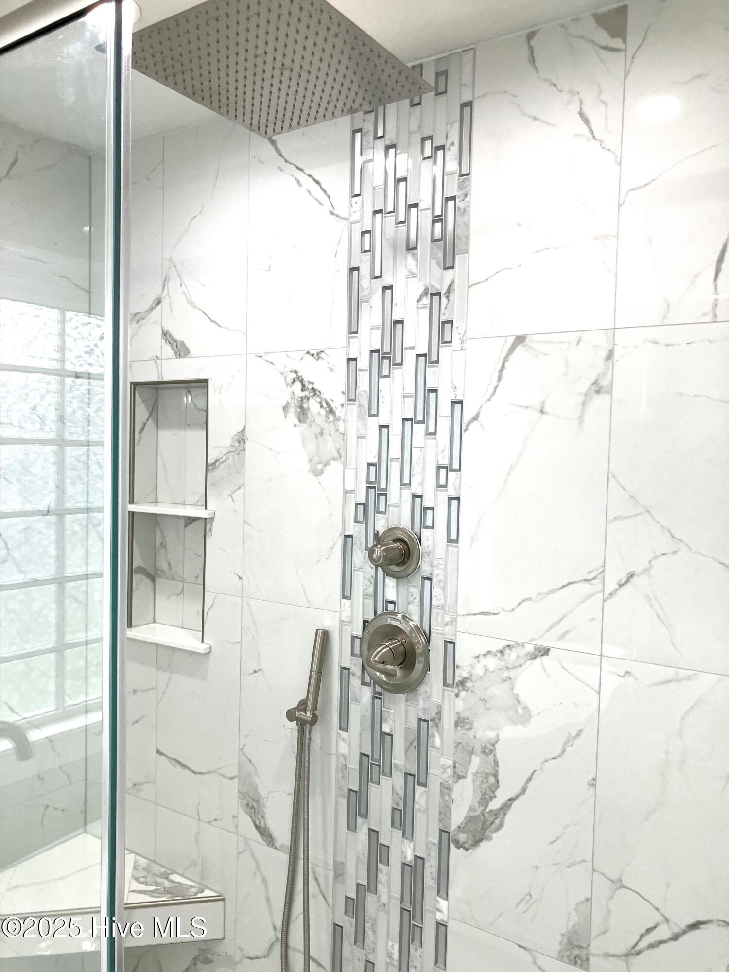 100514031 | Photo 29