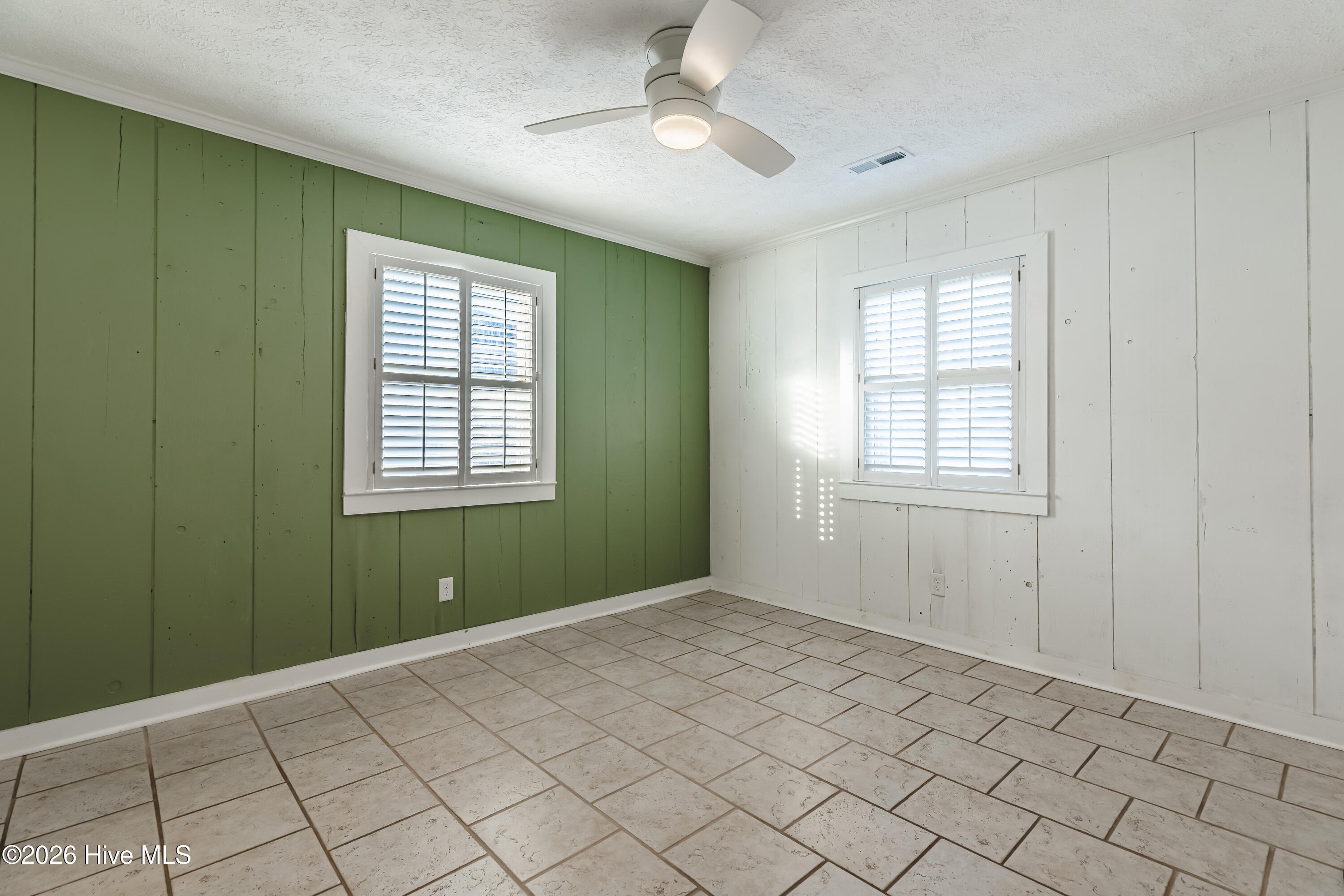 100563076 | Photo 14