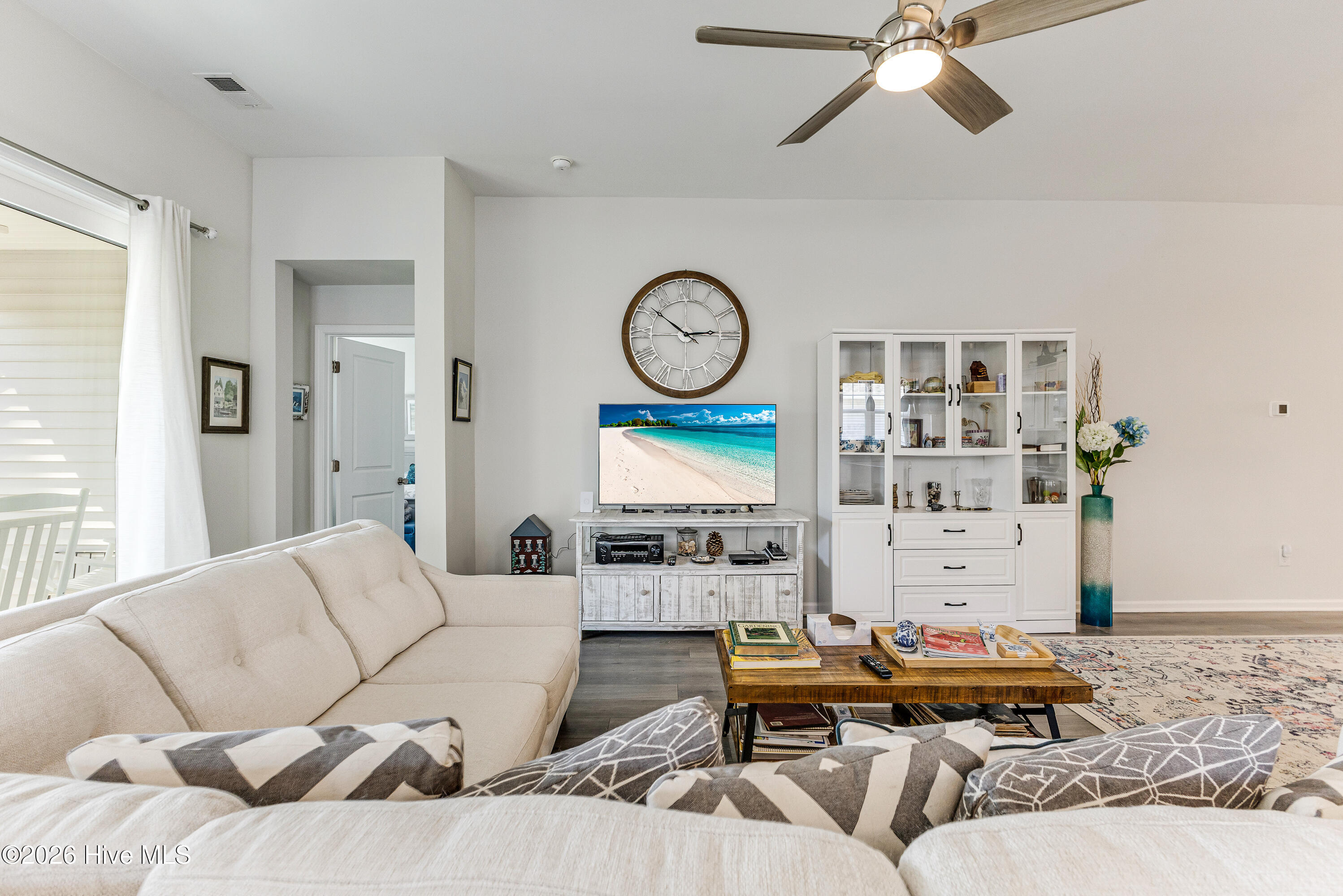 100564699 | Photo 15