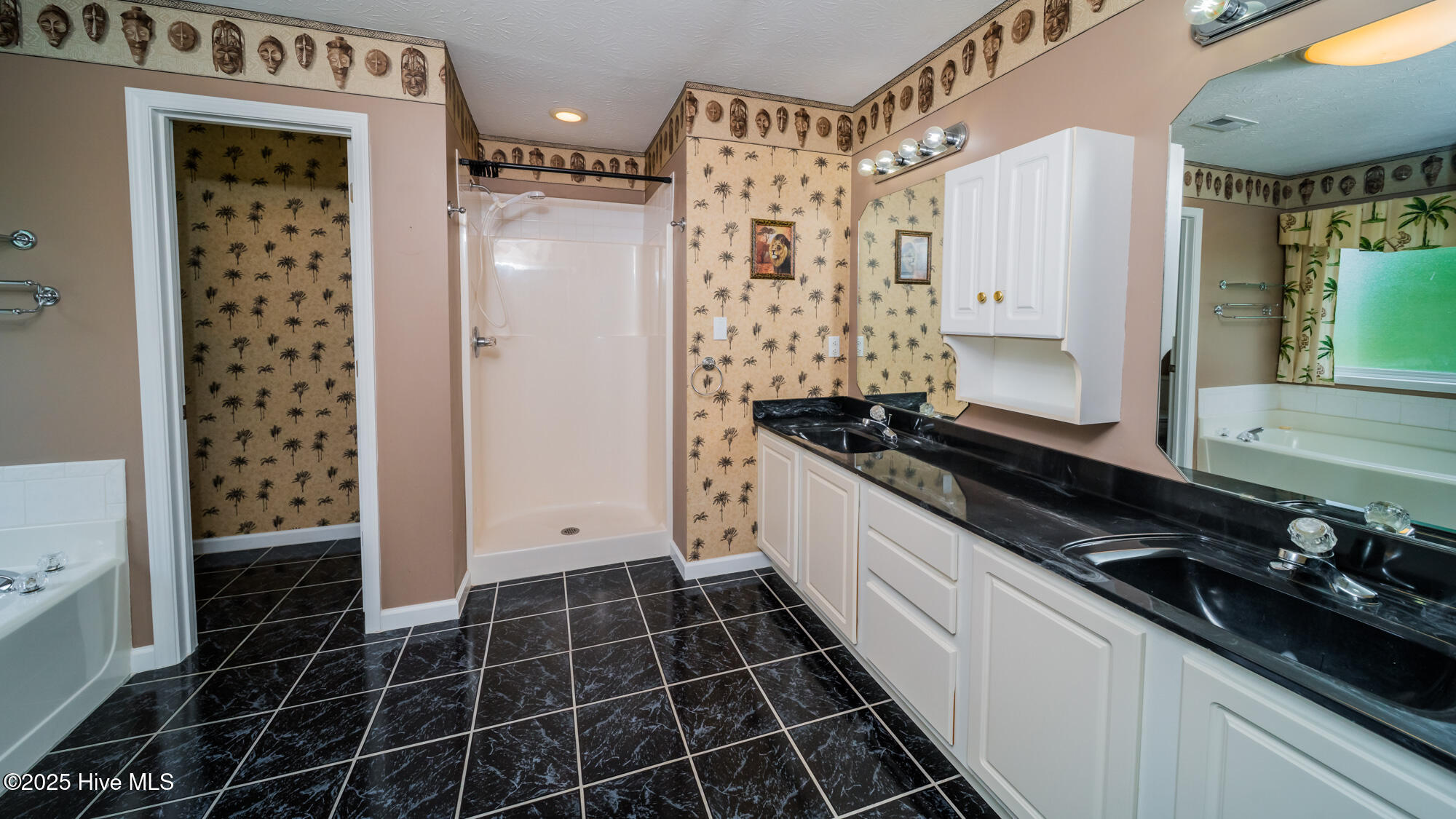 100532169 | Photo 22