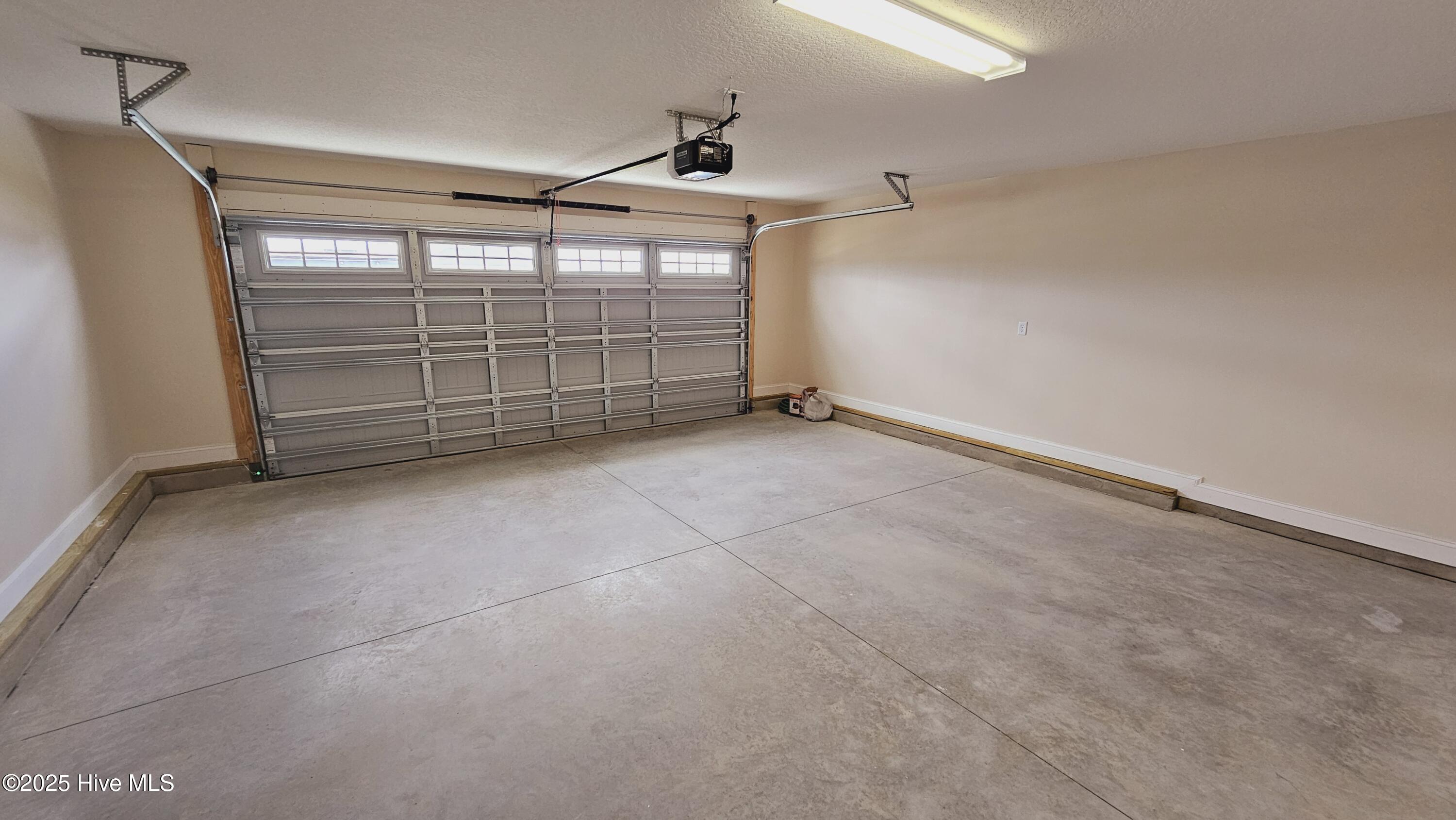 100533971 | Photo 21