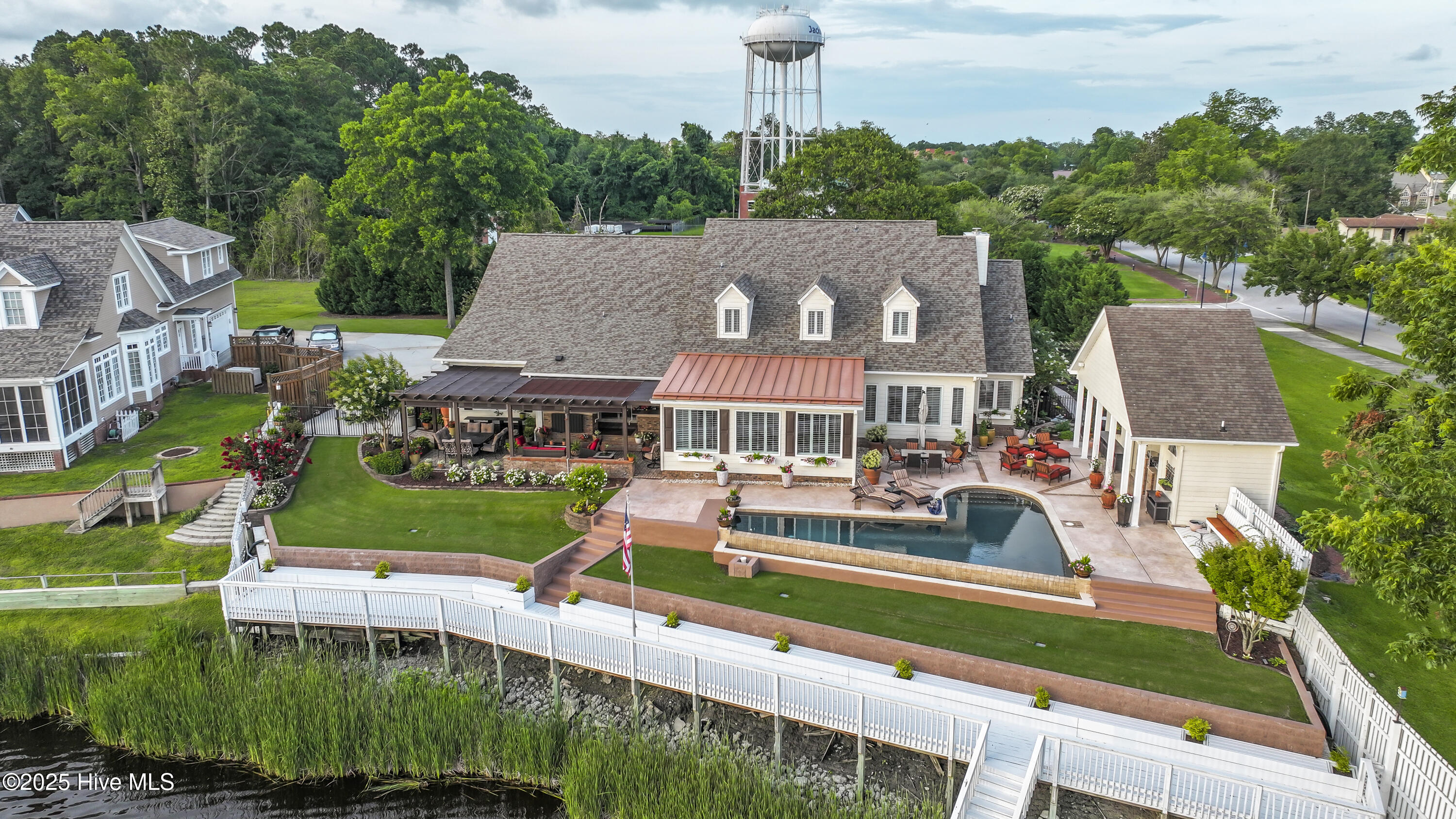 100515842 | Photo 36