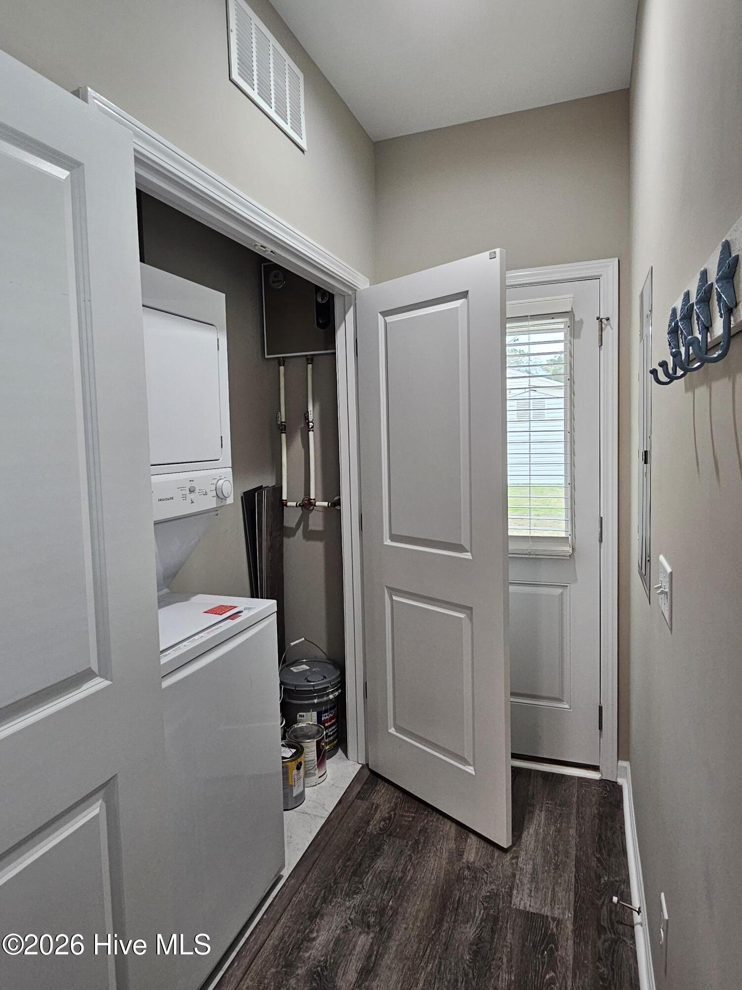 100559345 | Photo 16