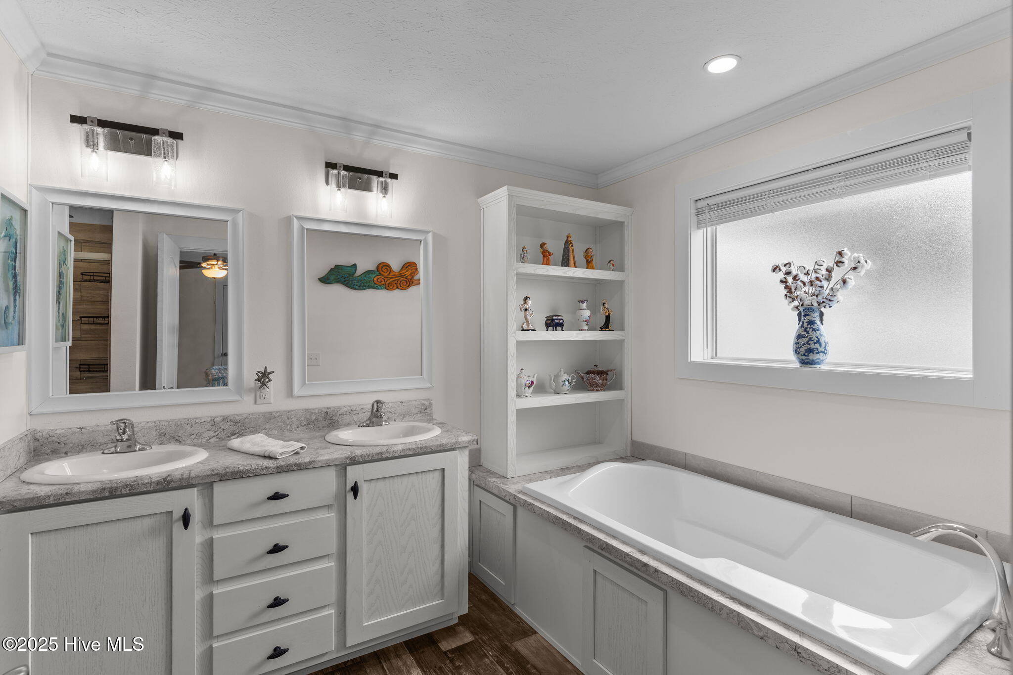 100530001 | Photo 29