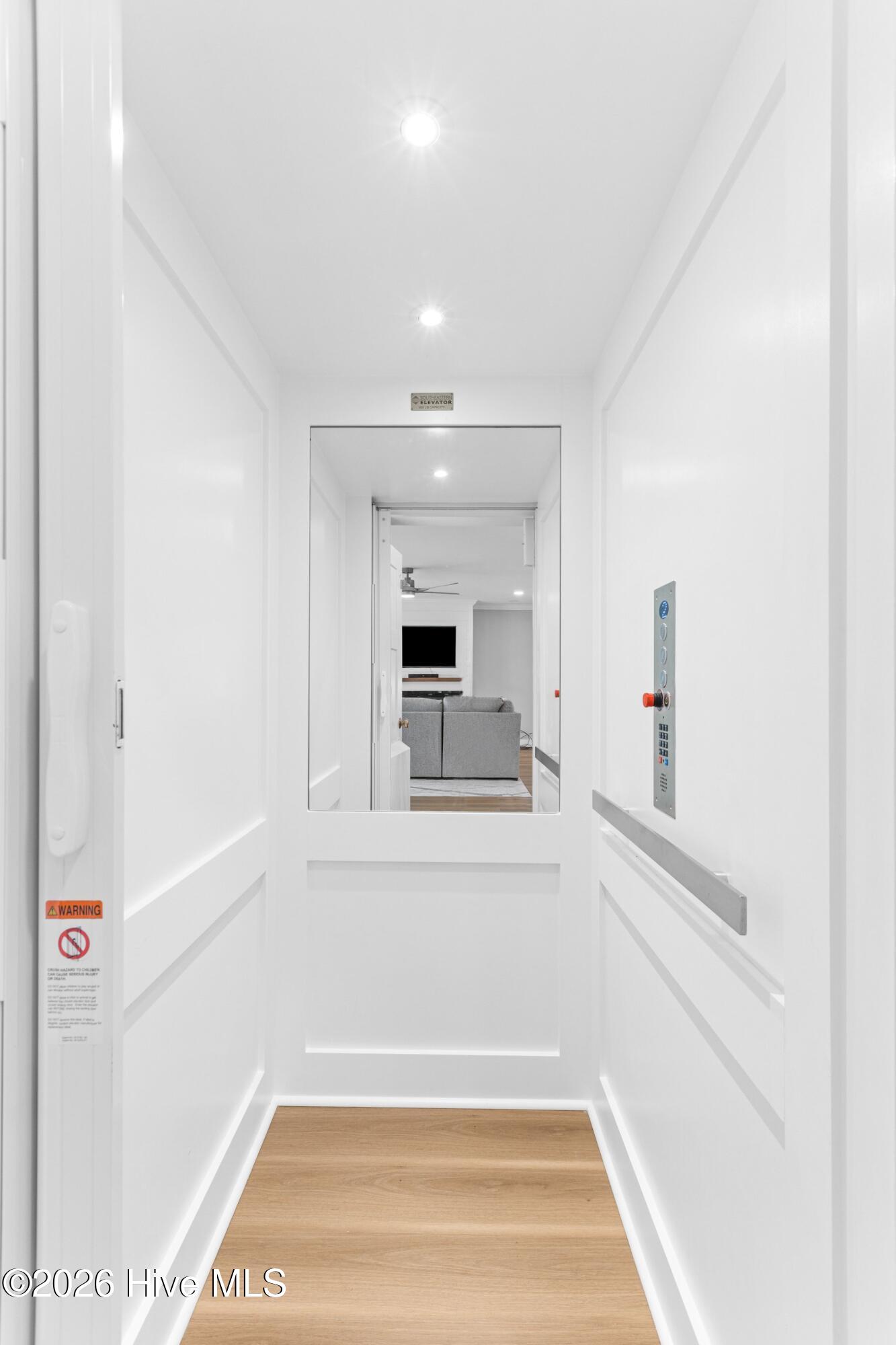 100558879 | Photo 21