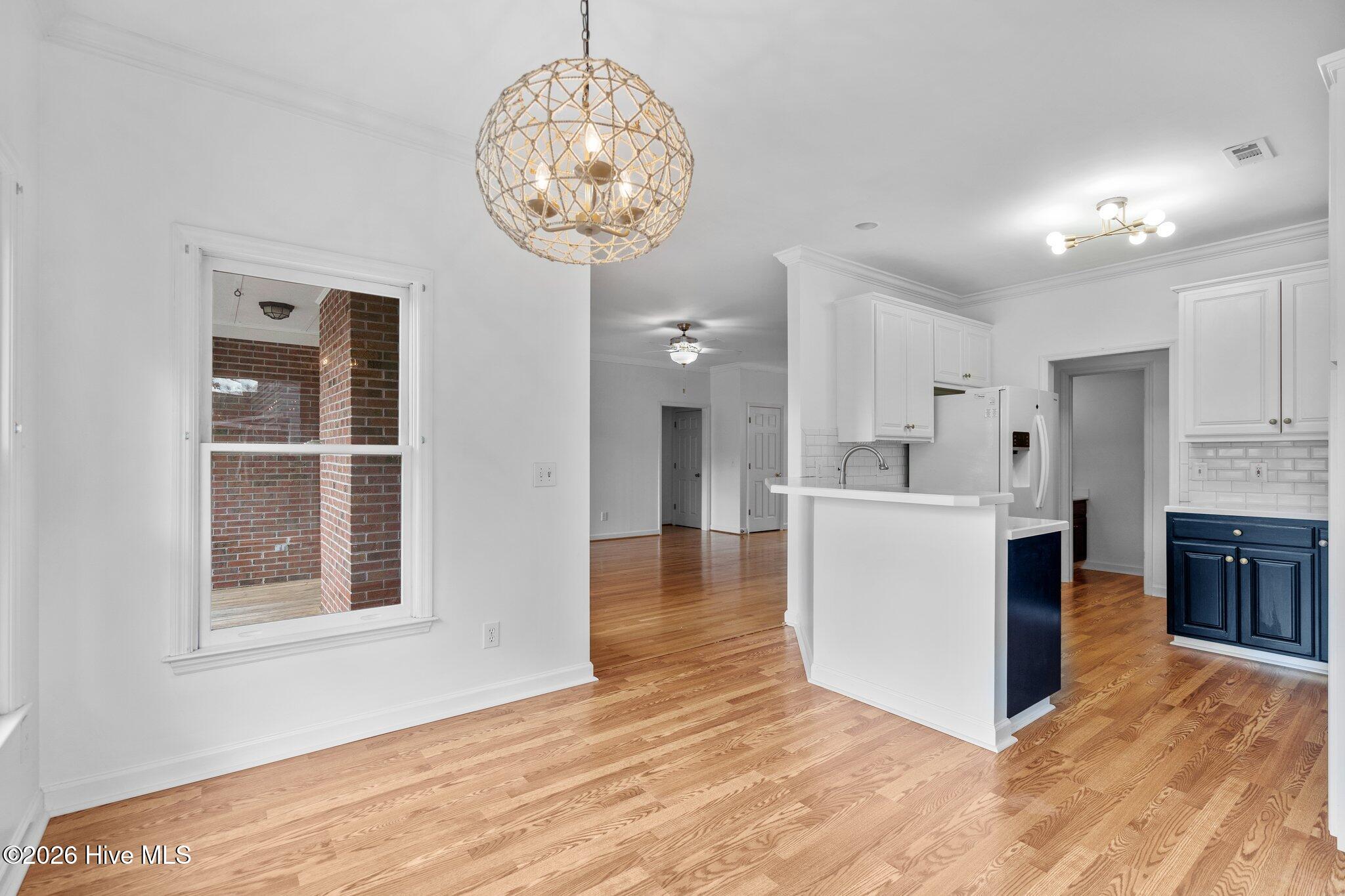 100570682 | Photo 15