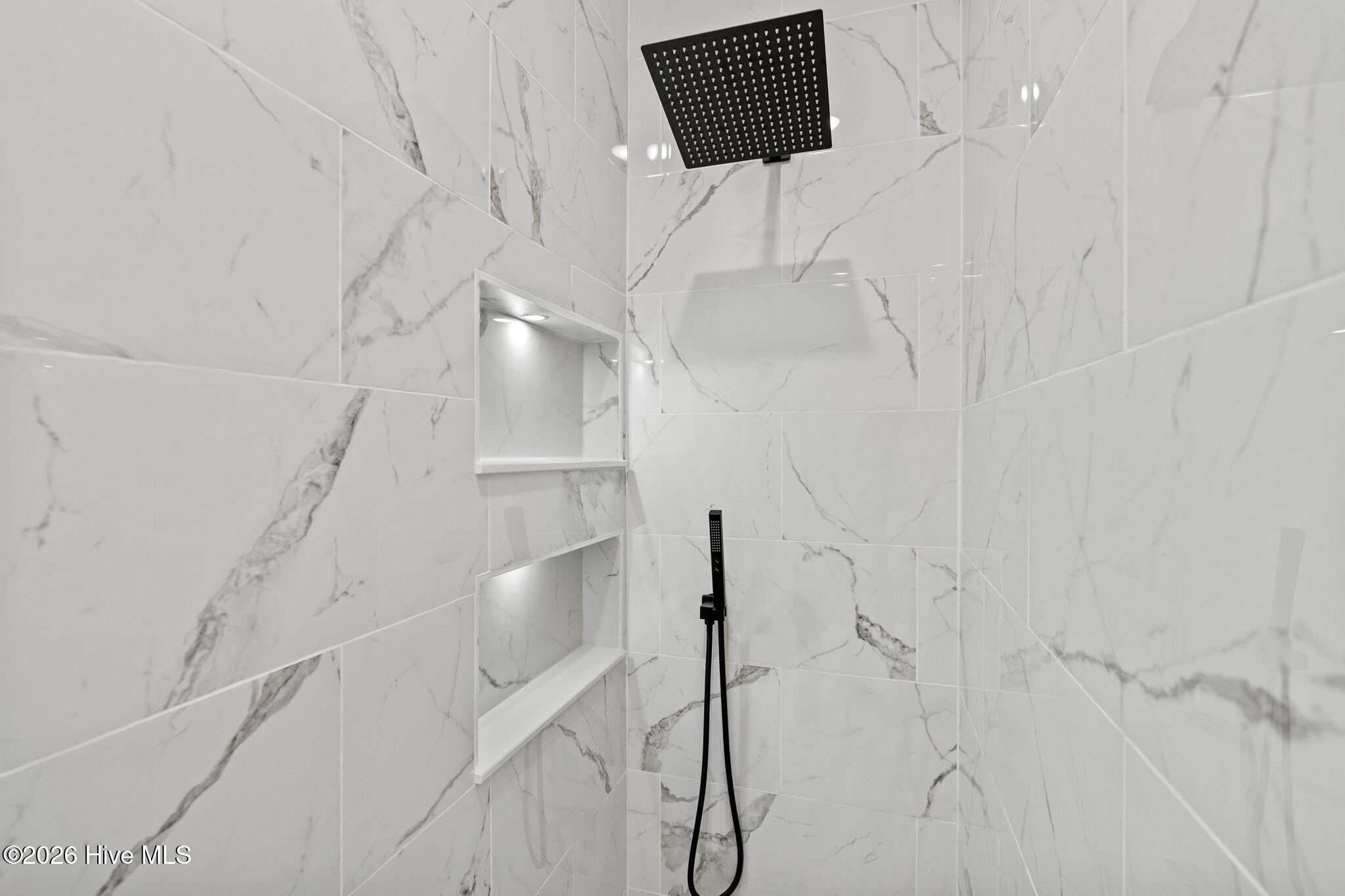 100528198 | Photo 31