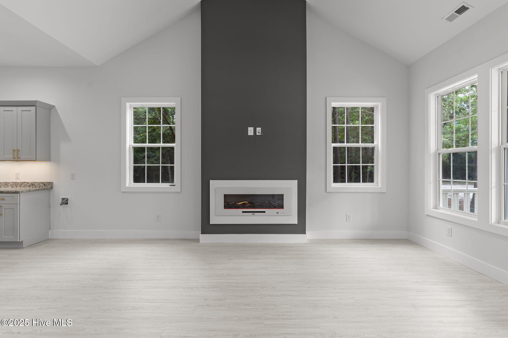 100506453 | Photo 12