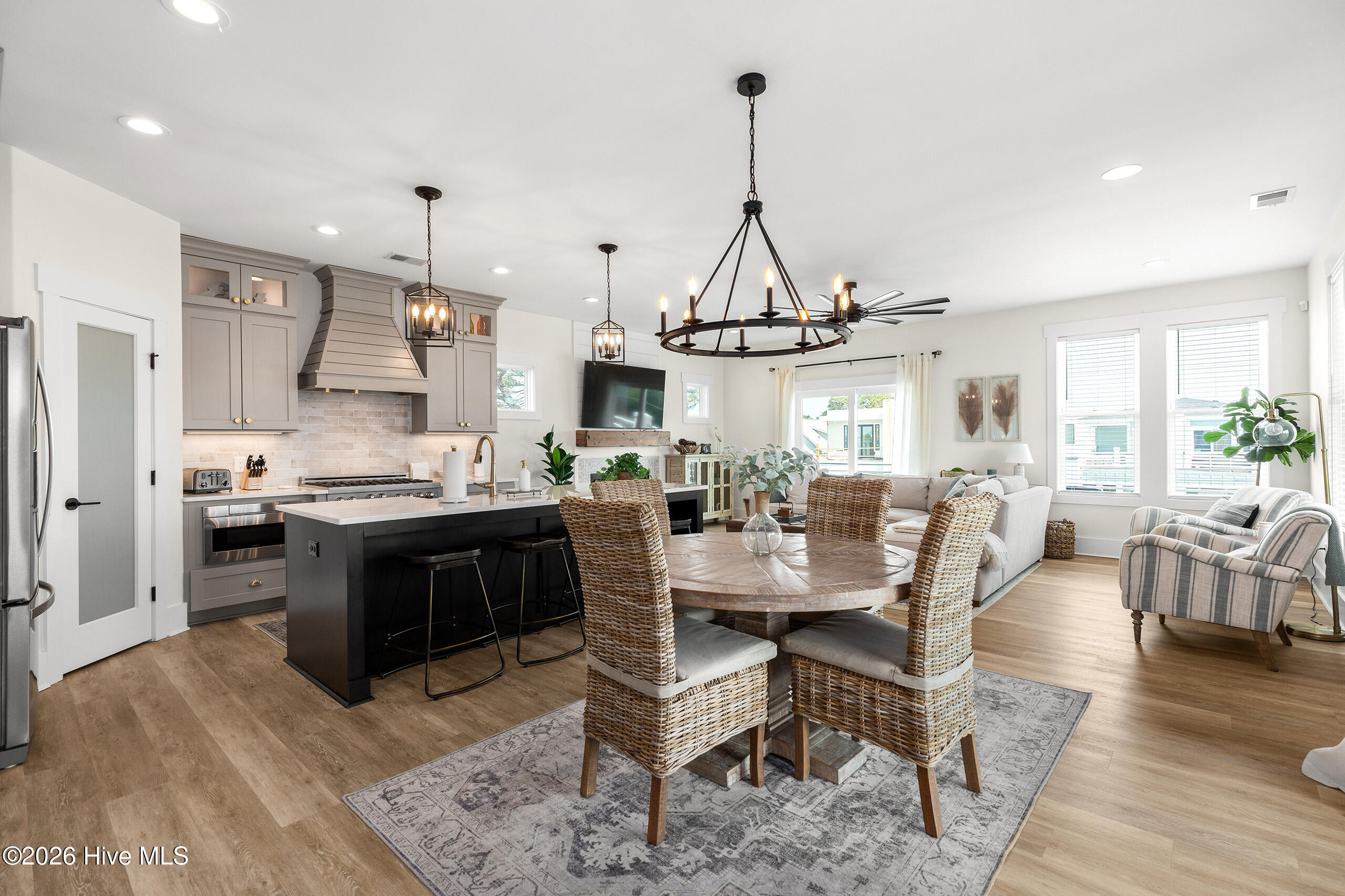 100562975 | Photo 11