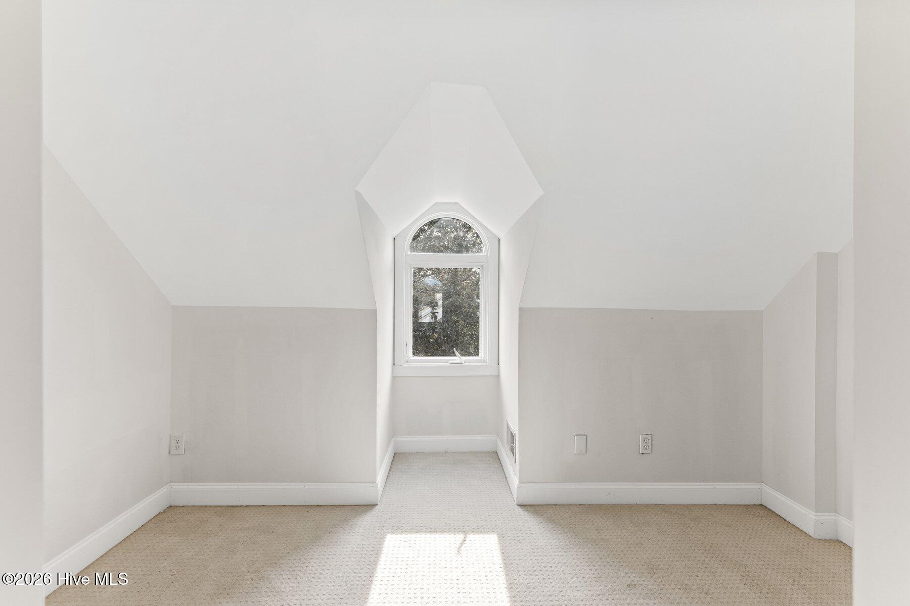 100551299 | Photo 43