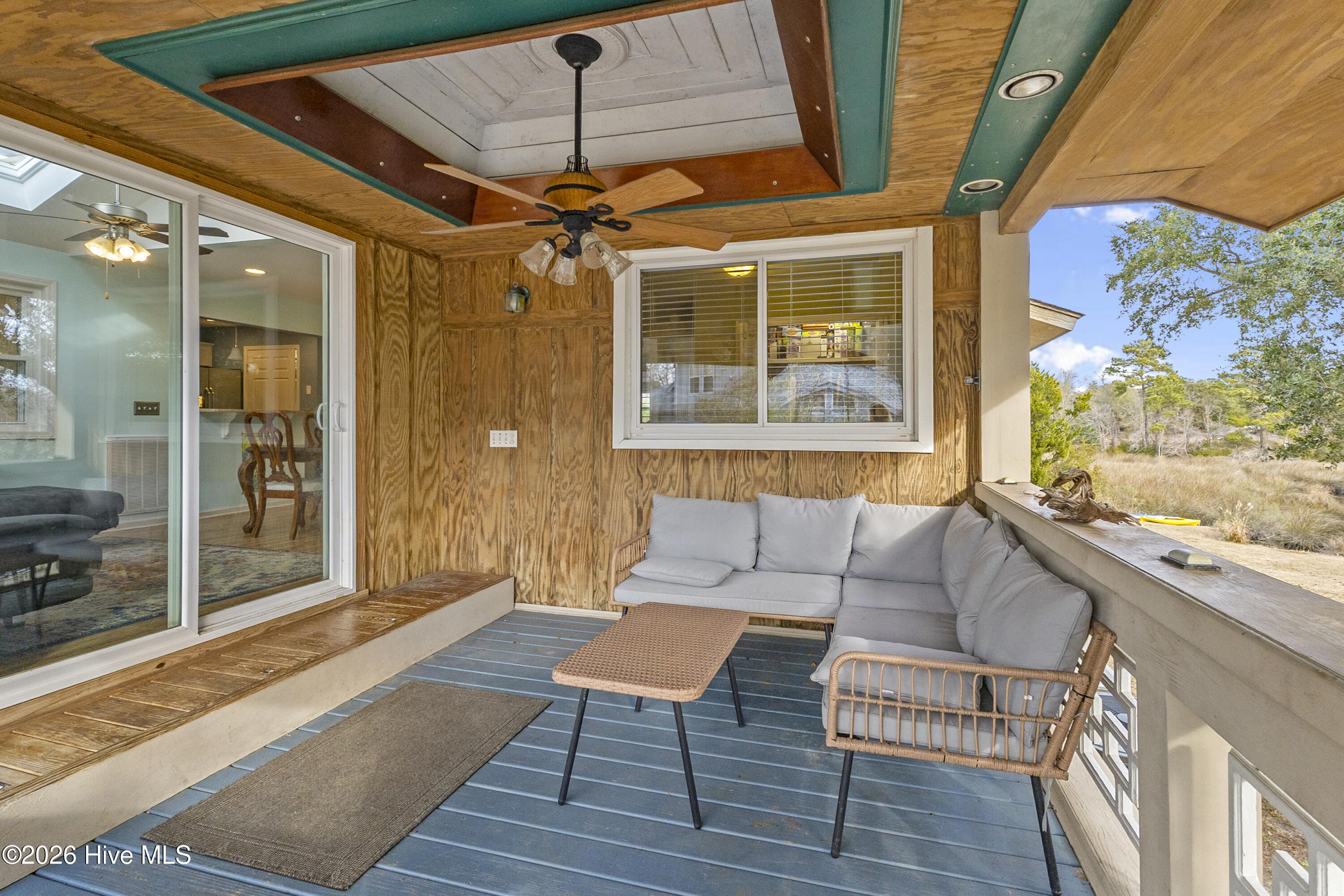 100550645 | Photo 21