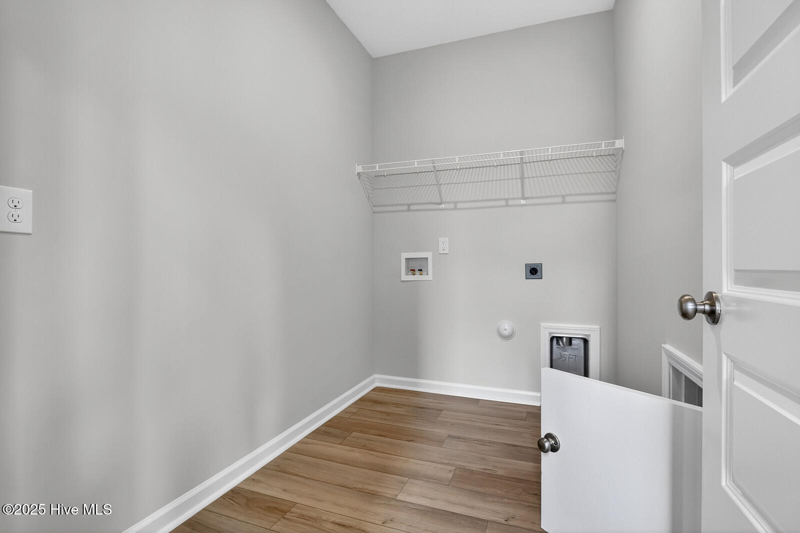 100559090 | Photo 17