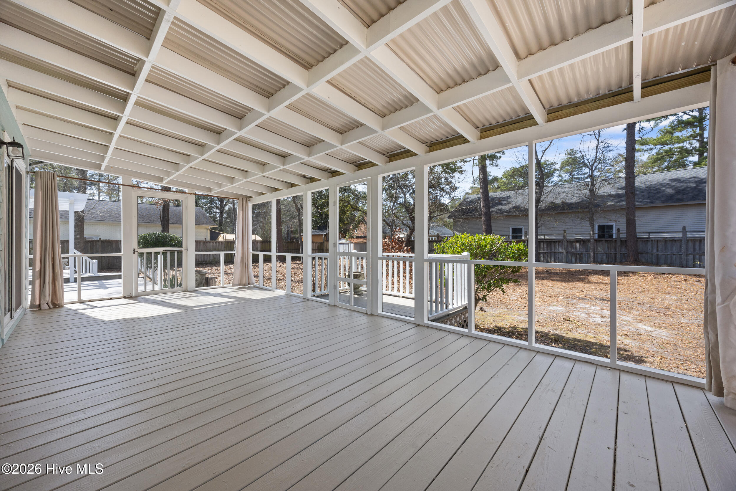 100558264 | Photo 46