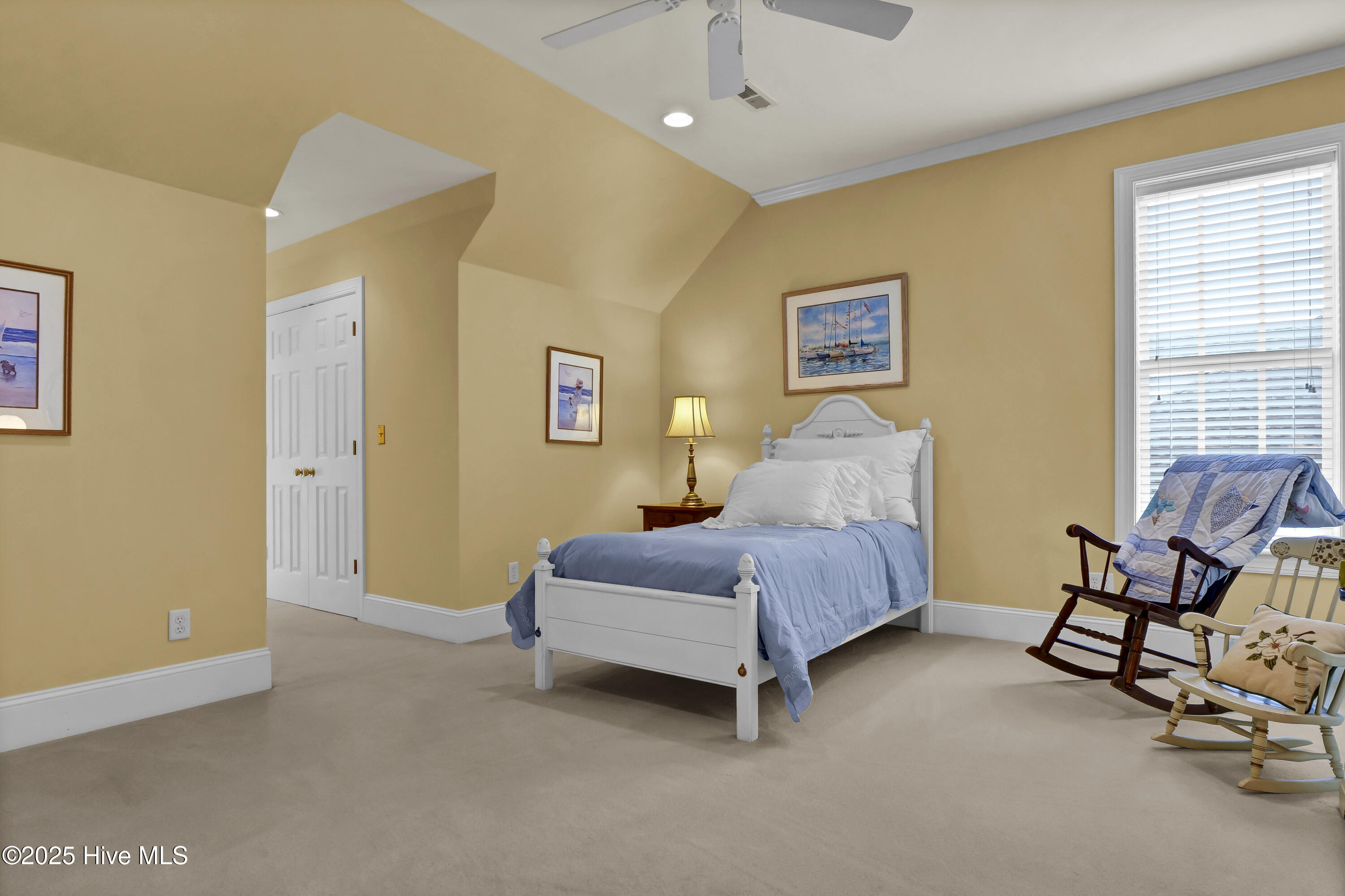 100559823 | Photo 36