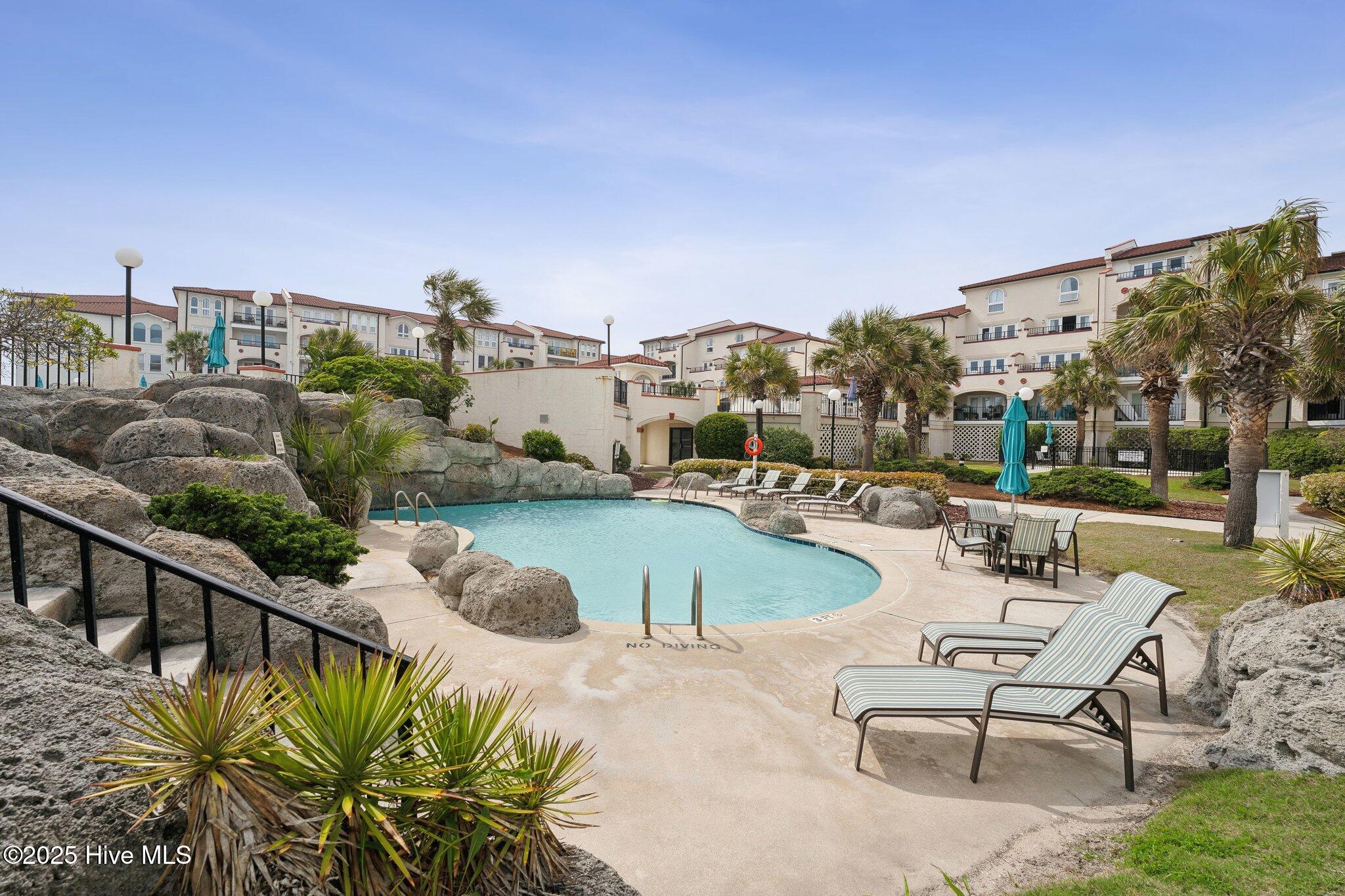 100562978 | Photo 33