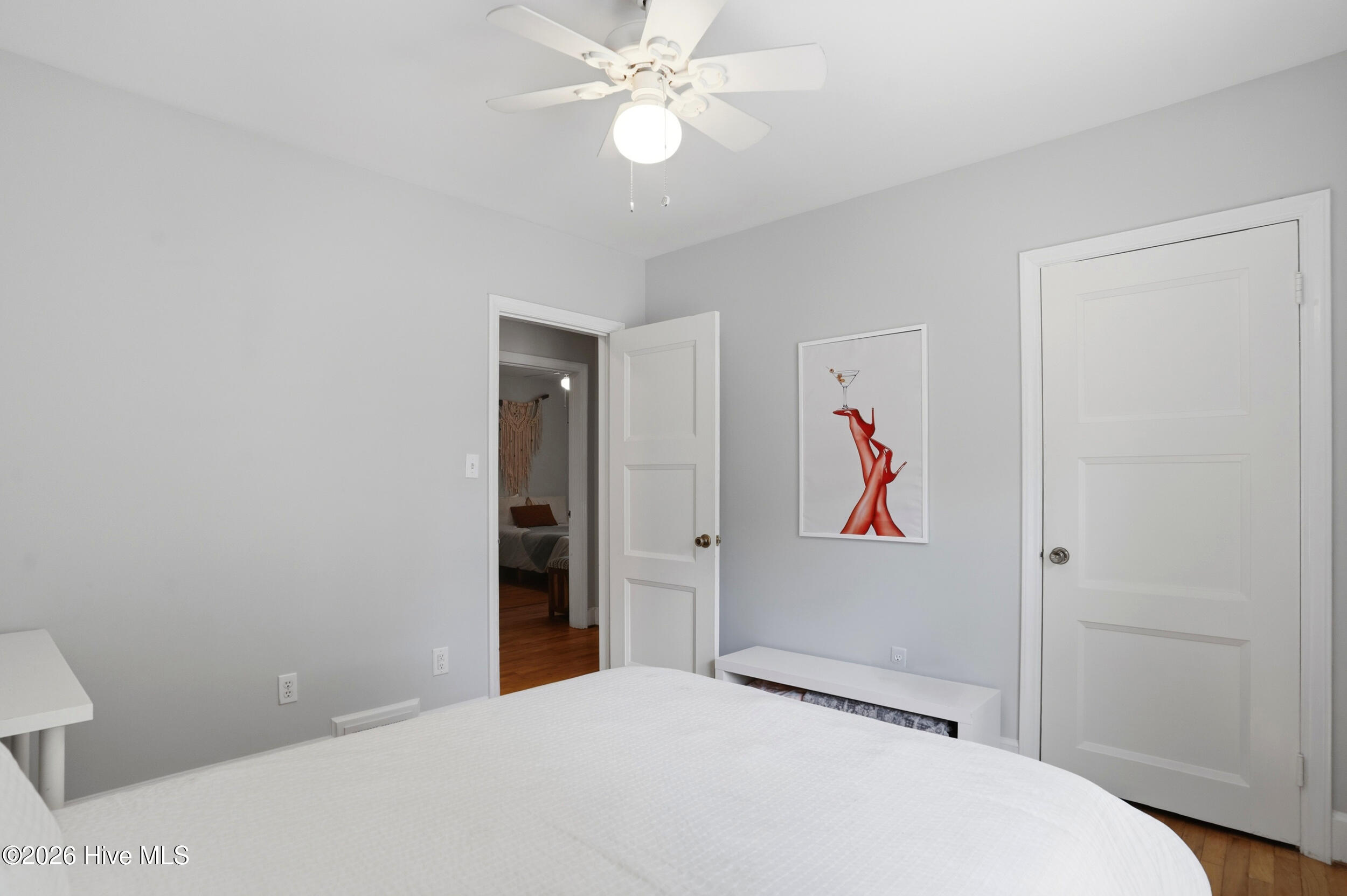 100566091 | Photo 23