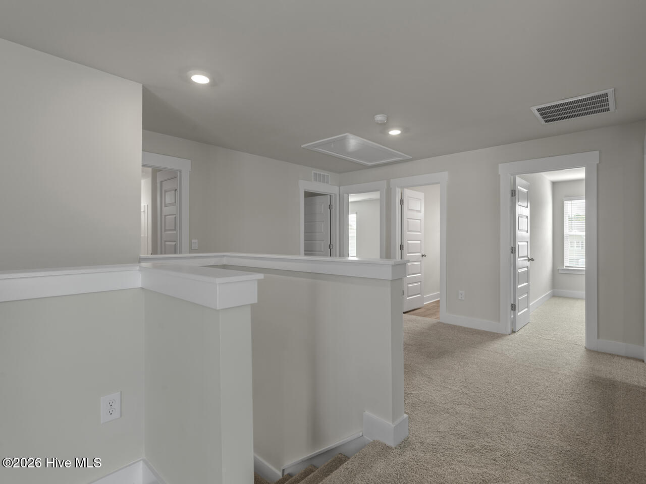 100553189 | Photo 27