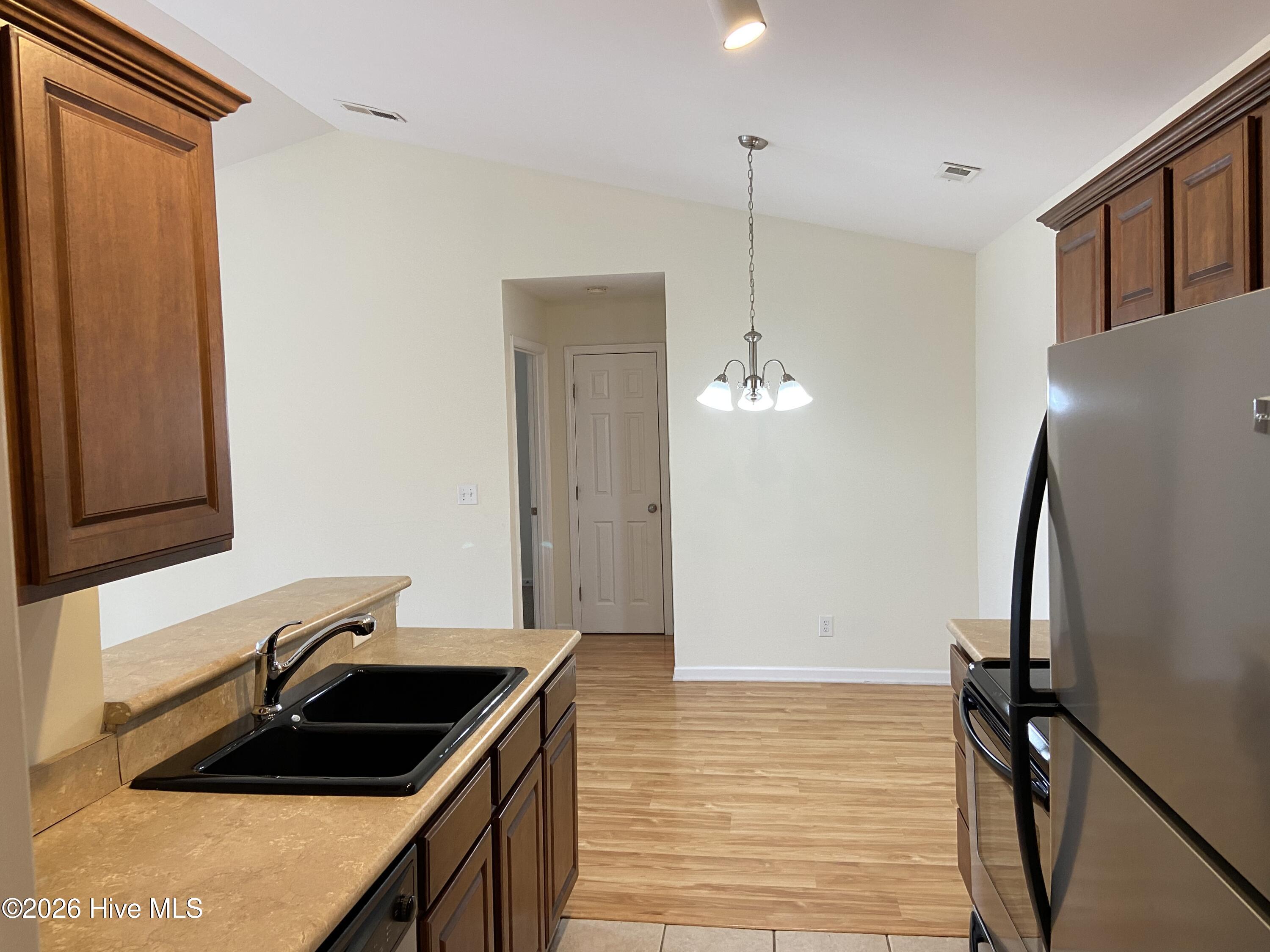 100566688 | Photo 10