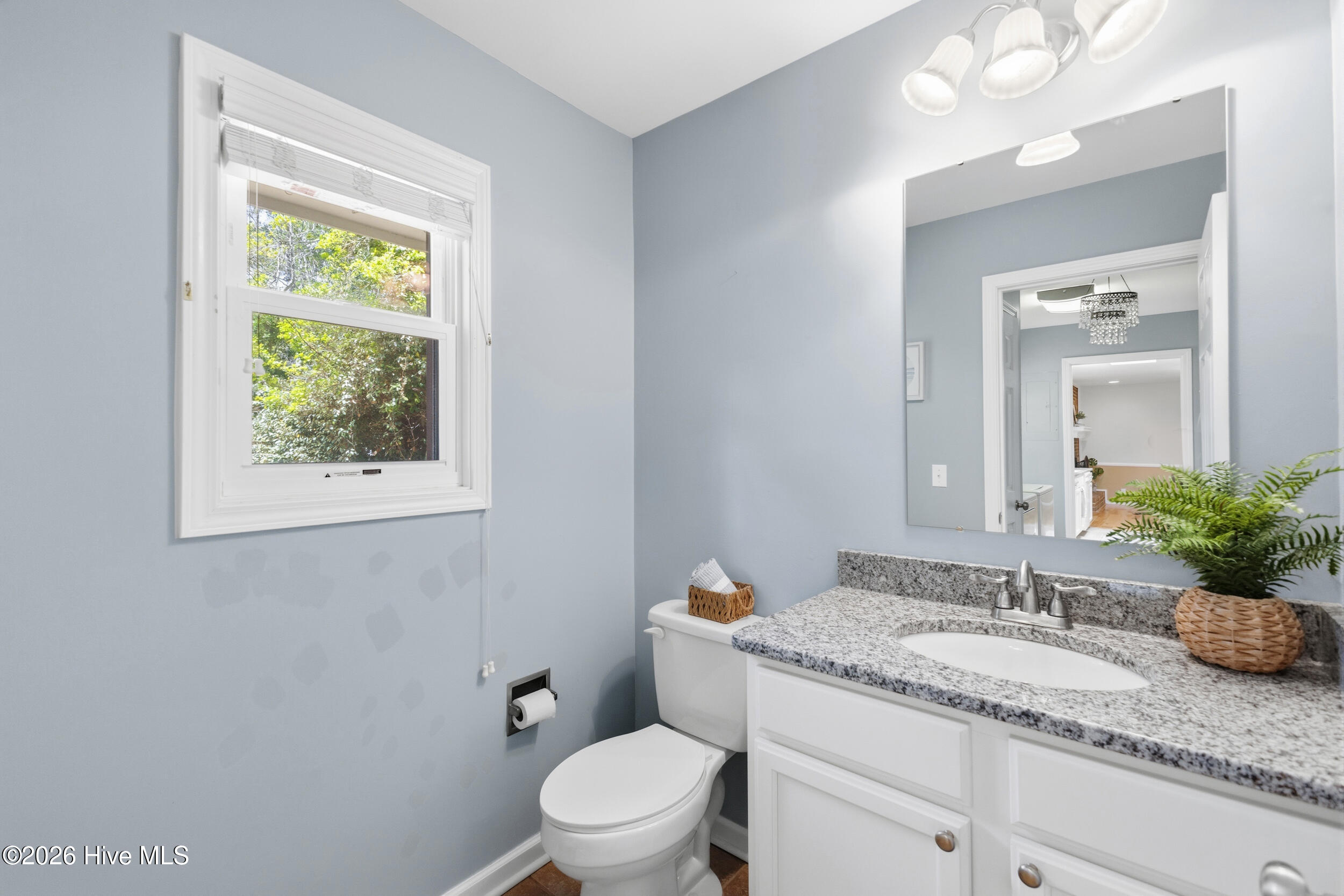 100565725 | Photo 22