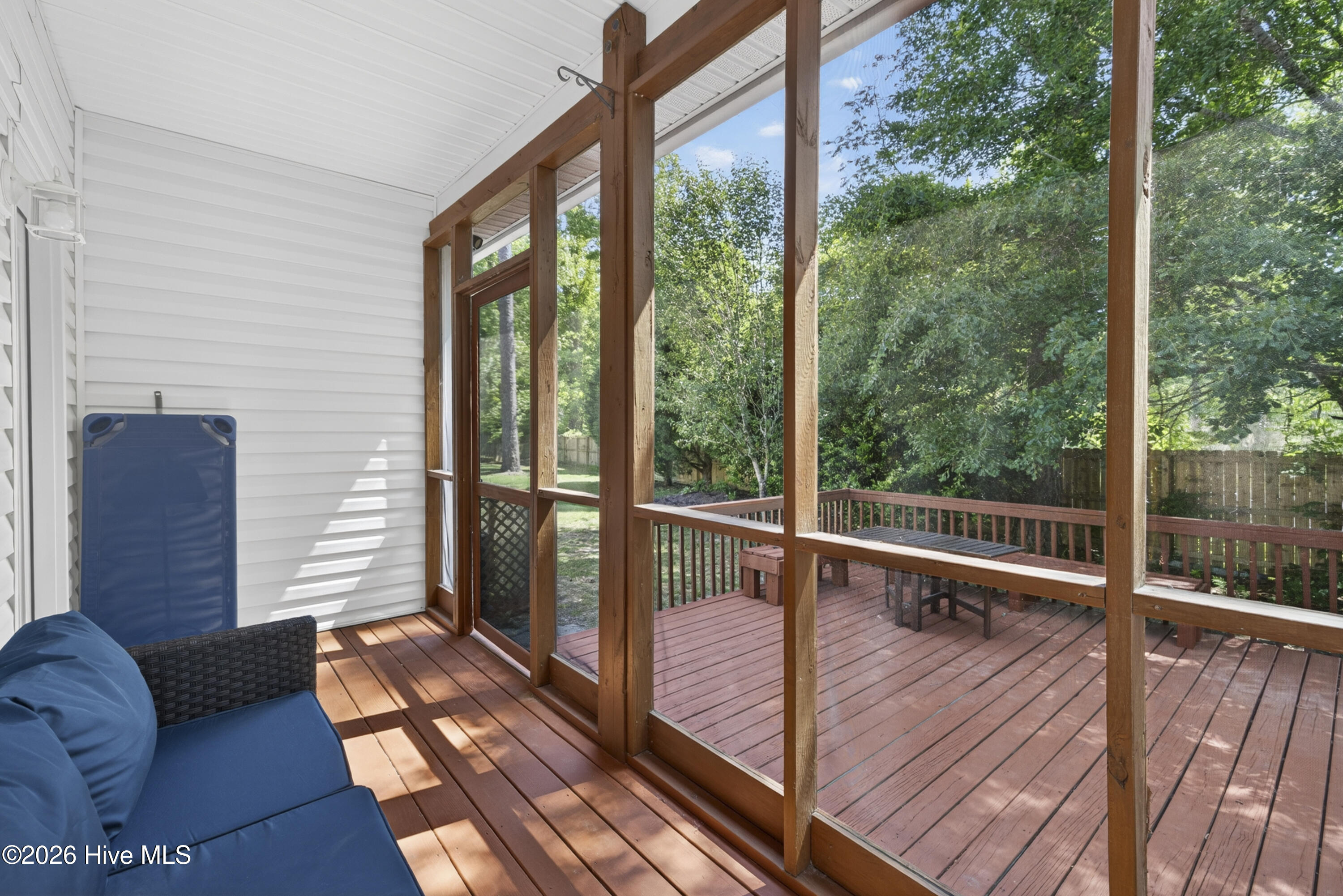 100570330 | Photo 26