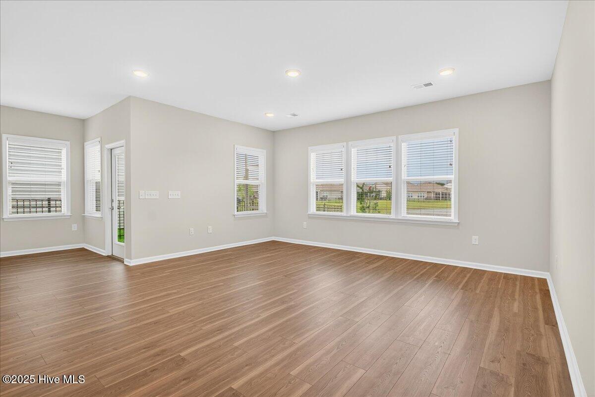 100522416 | Photo 33