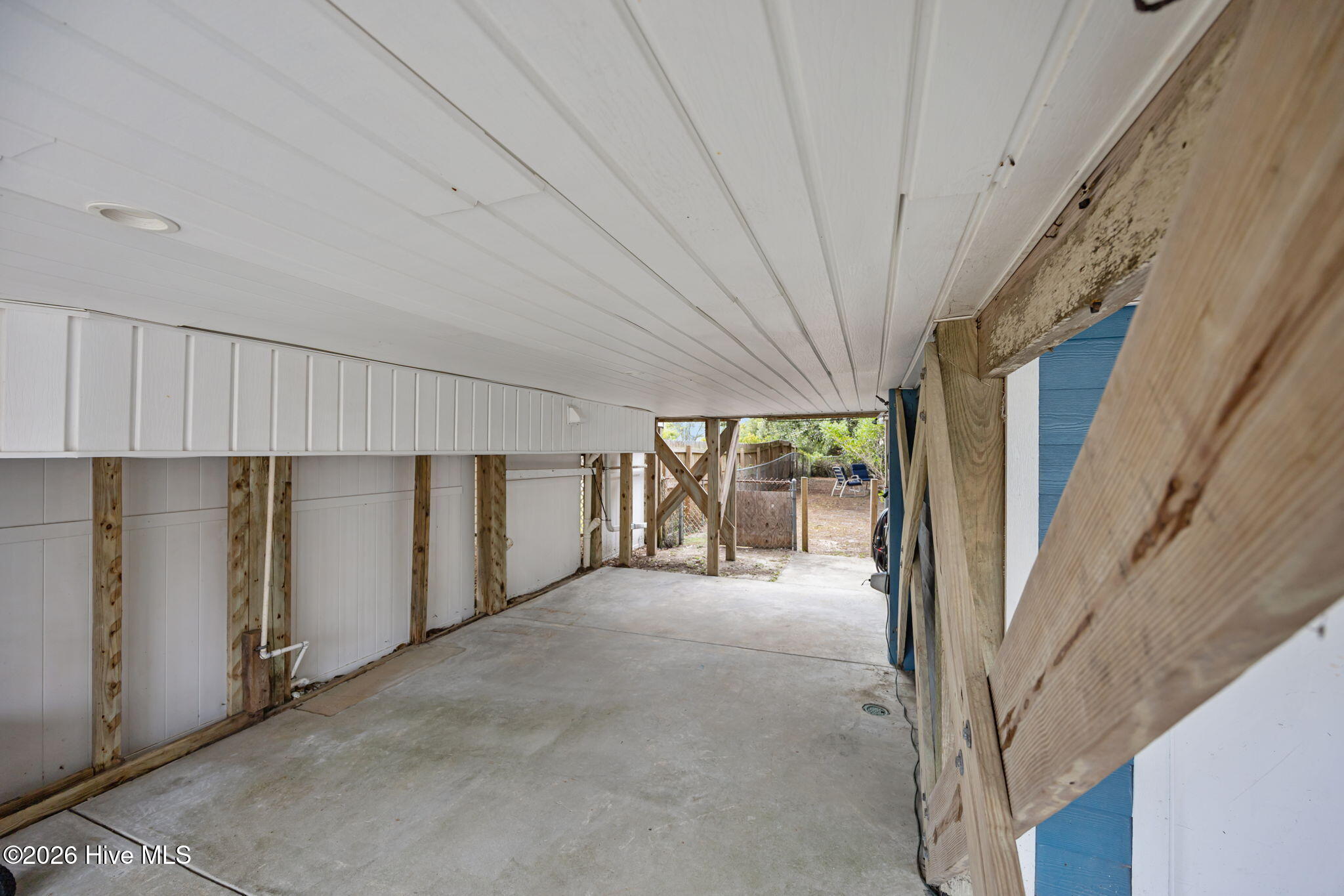 100551213 | Photo 49