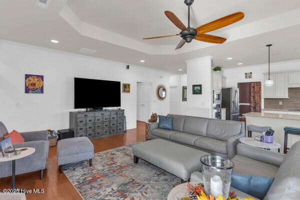 100543006 | Photo 12