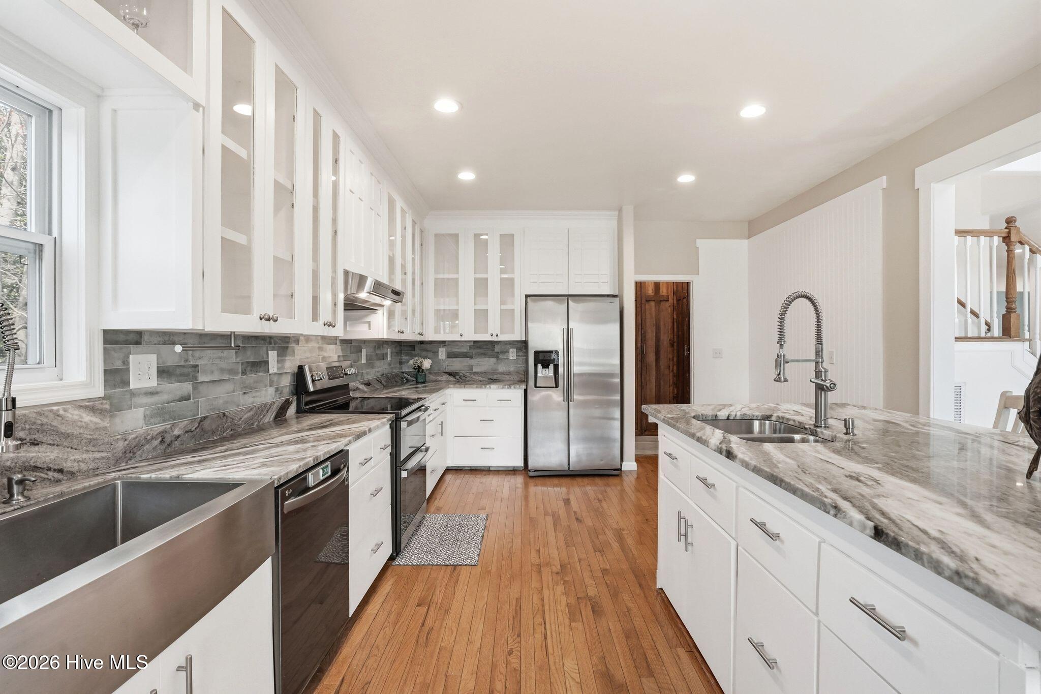 100560935 | Photo 36