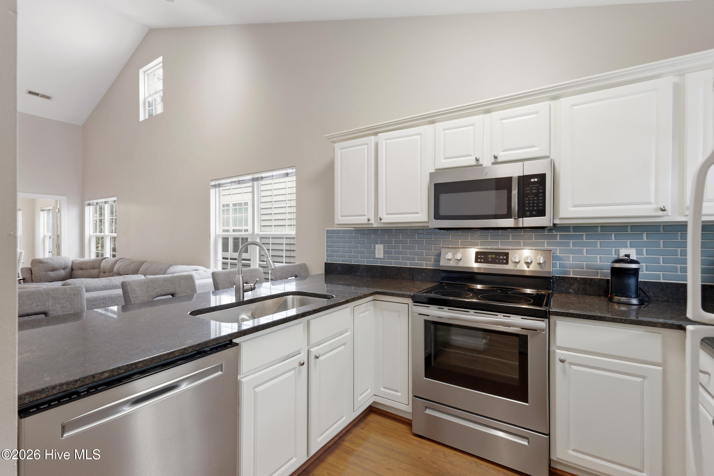 100554521 | Photo 14