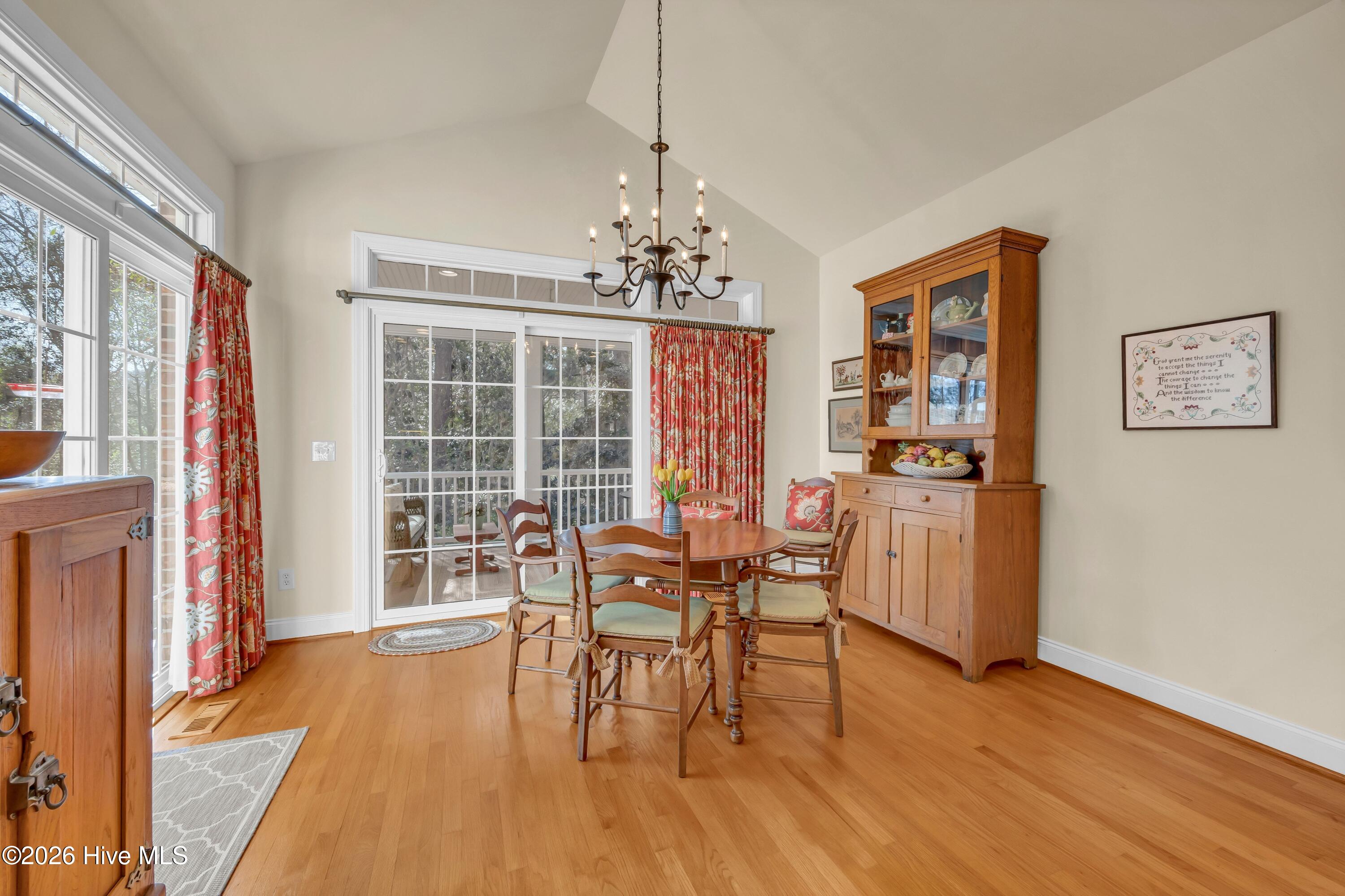 100559758 | Photo 17