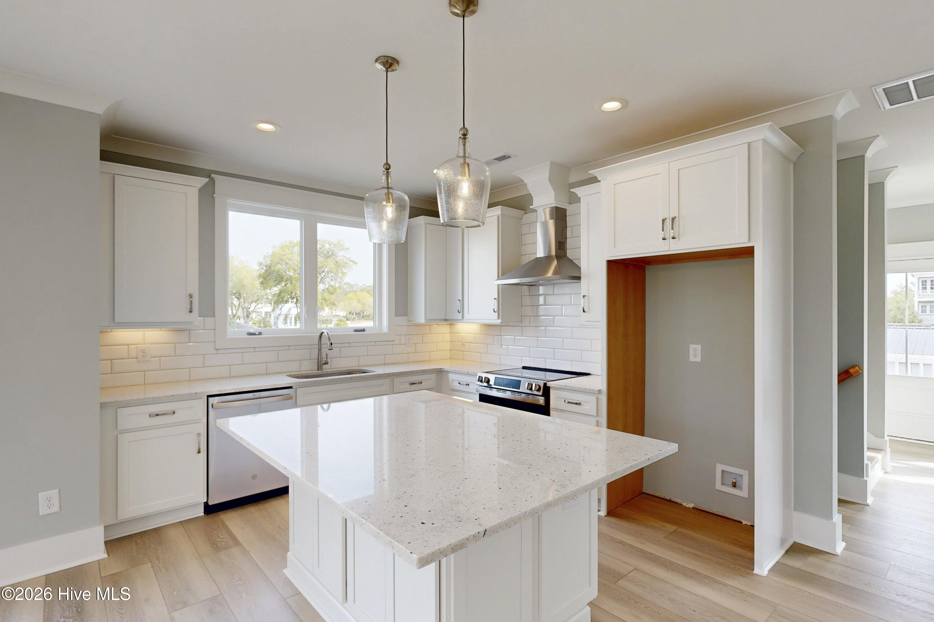 100559746 | Photo 51