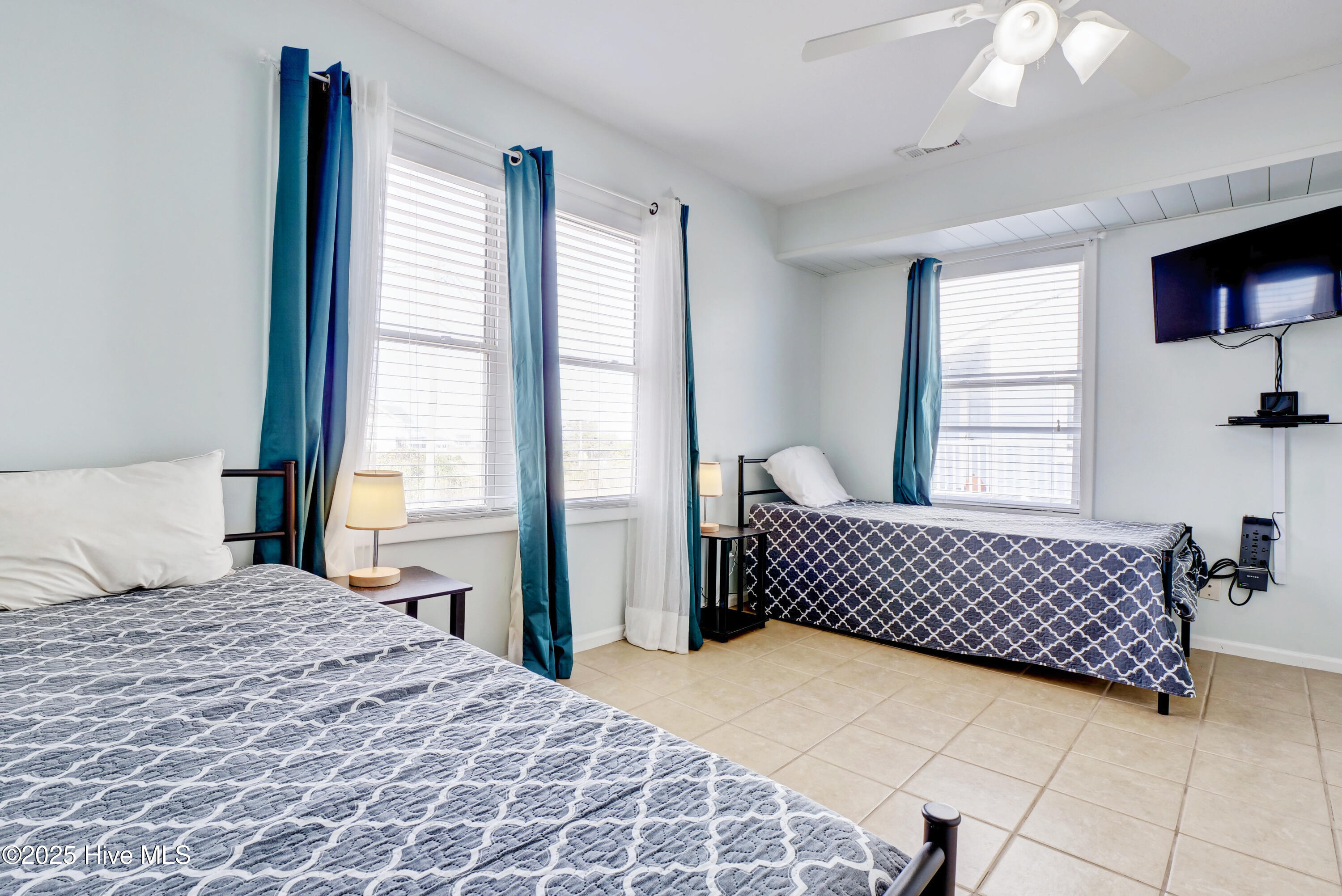 100553697 | Photo 36