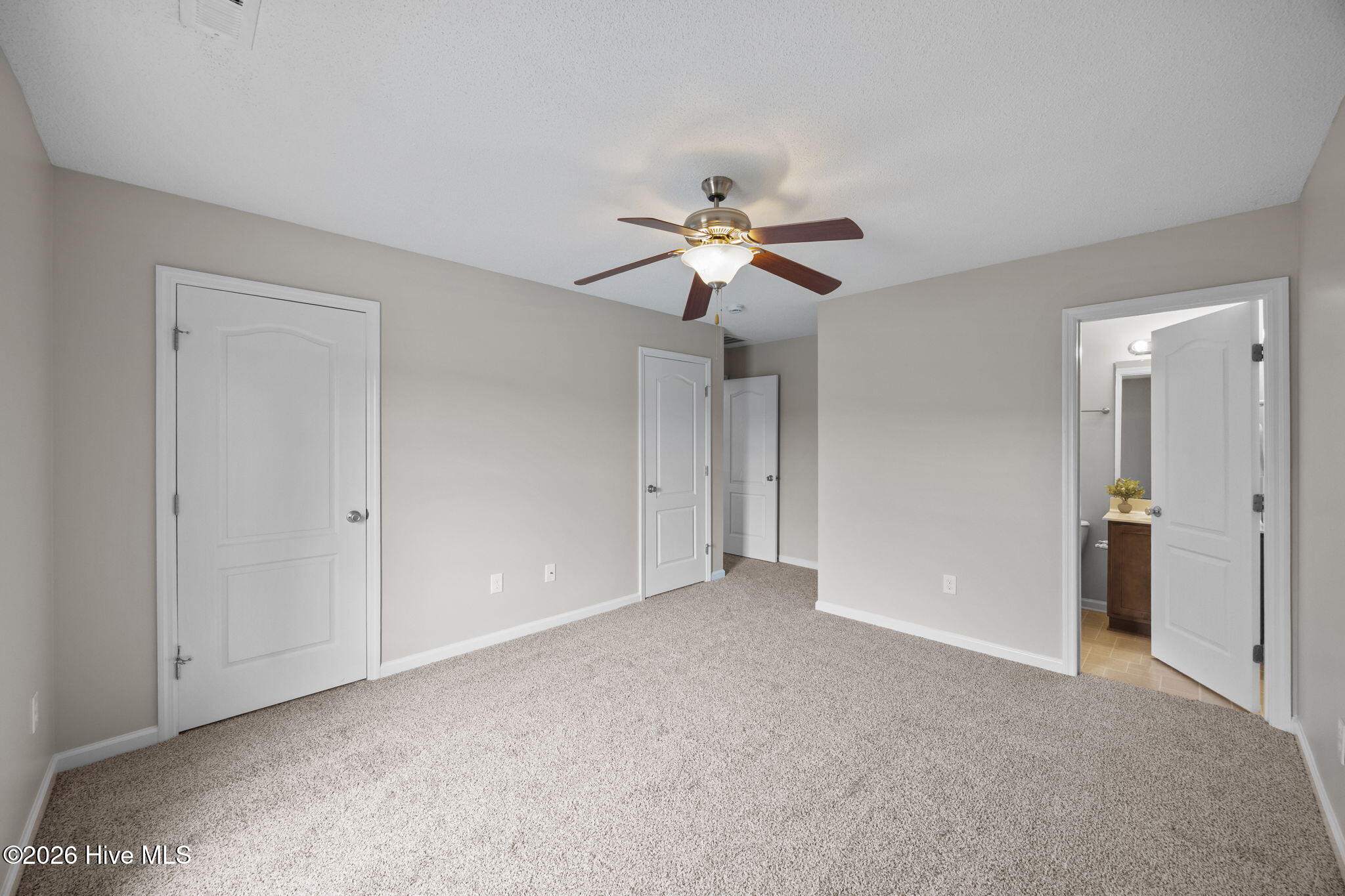 100547713 | Photo 19