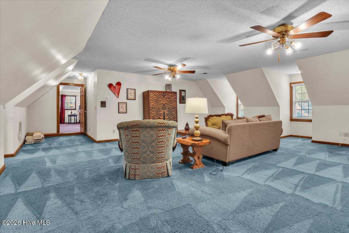 100565591 | Photo 43