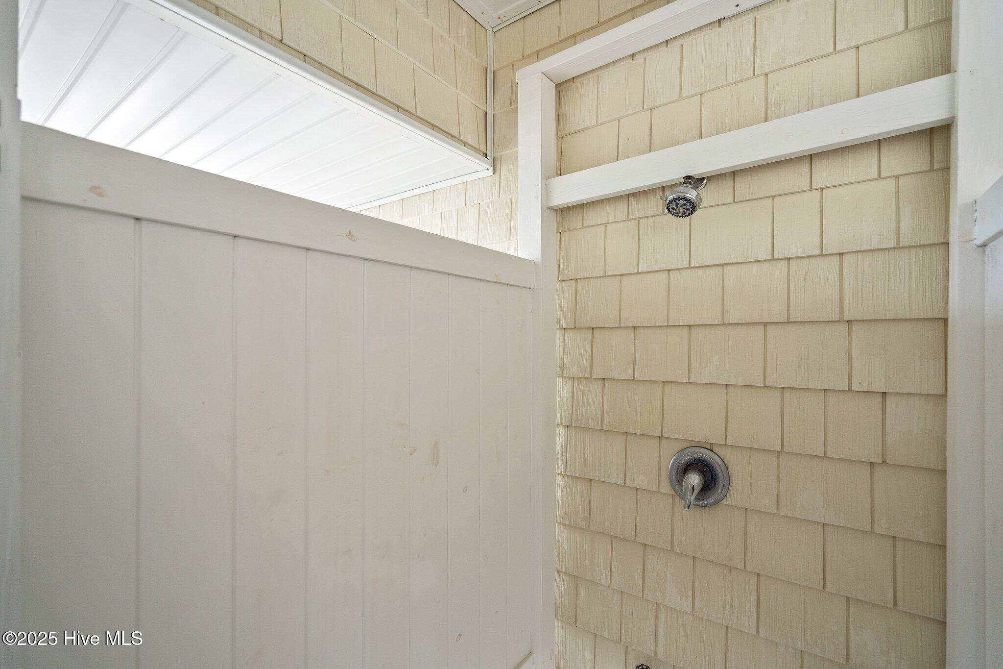 100517725 | Photo 70