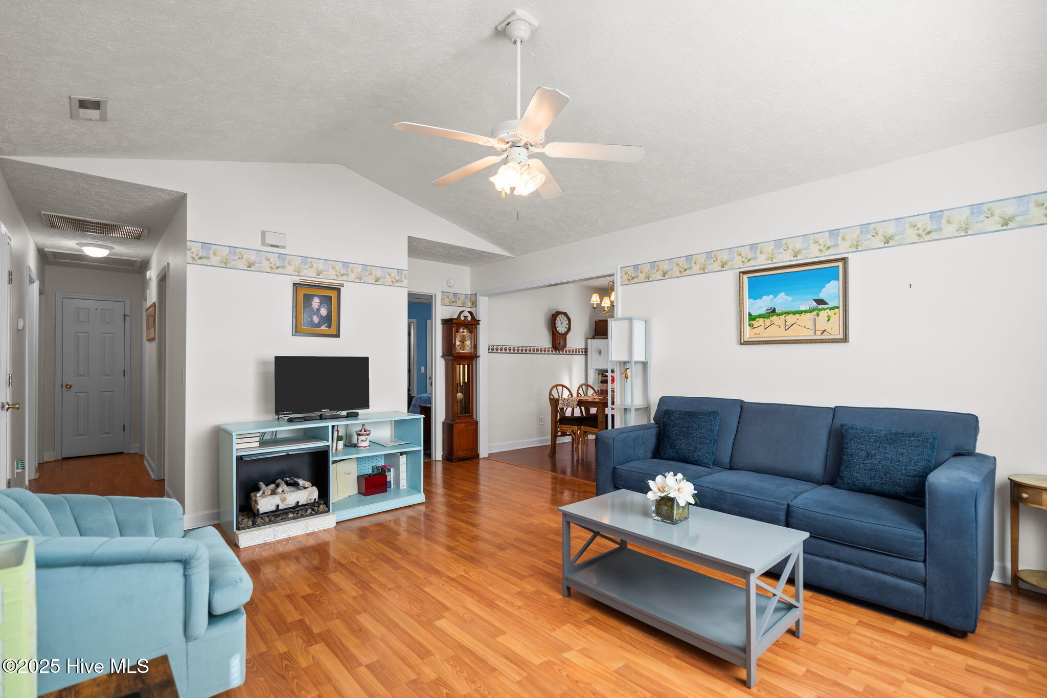 118 NE 31st Street, Oak Island, NC 28465 – photo 5: 41-web-or-mls-IMG_4644