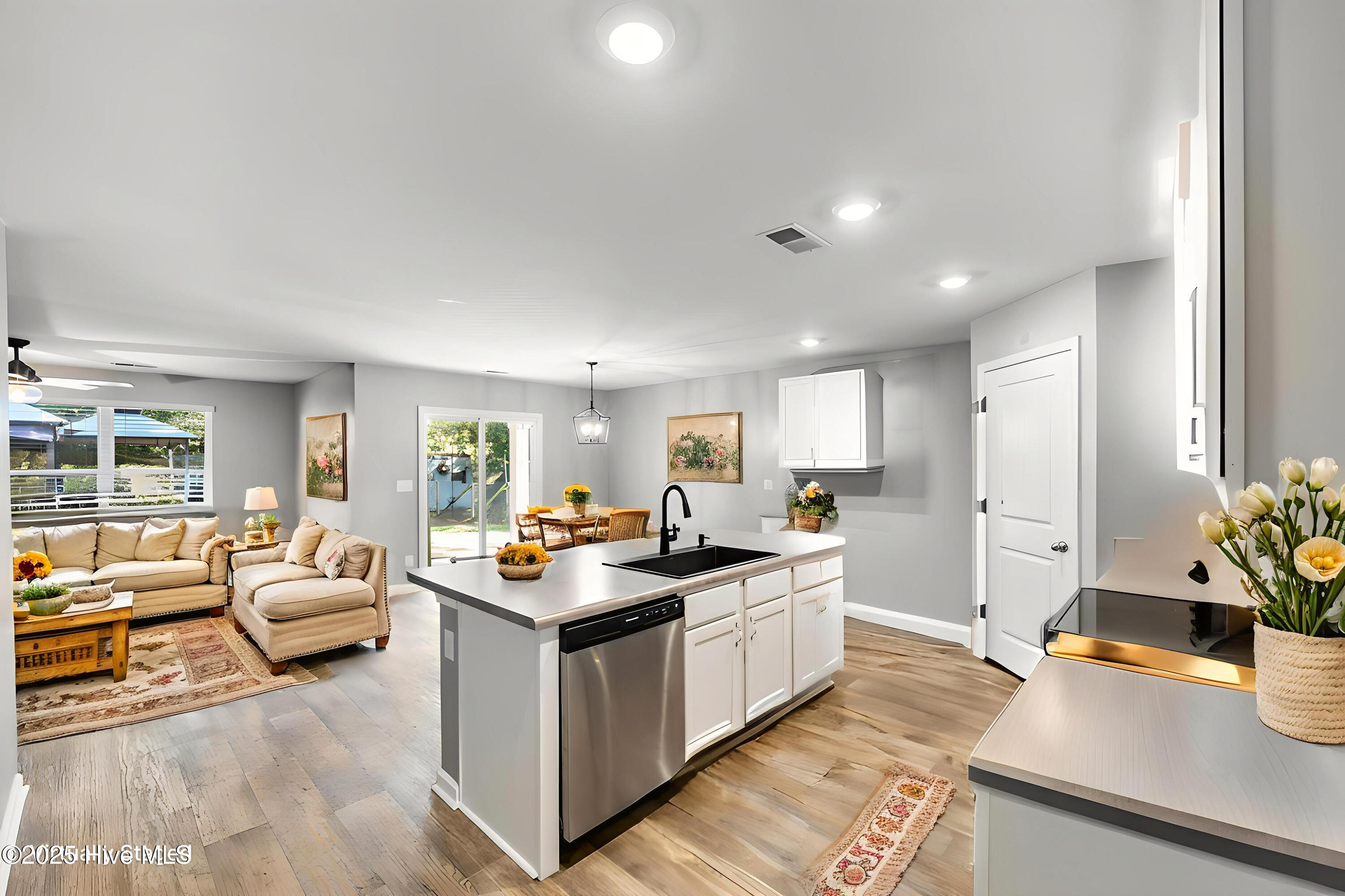 100538063 | Photo 42