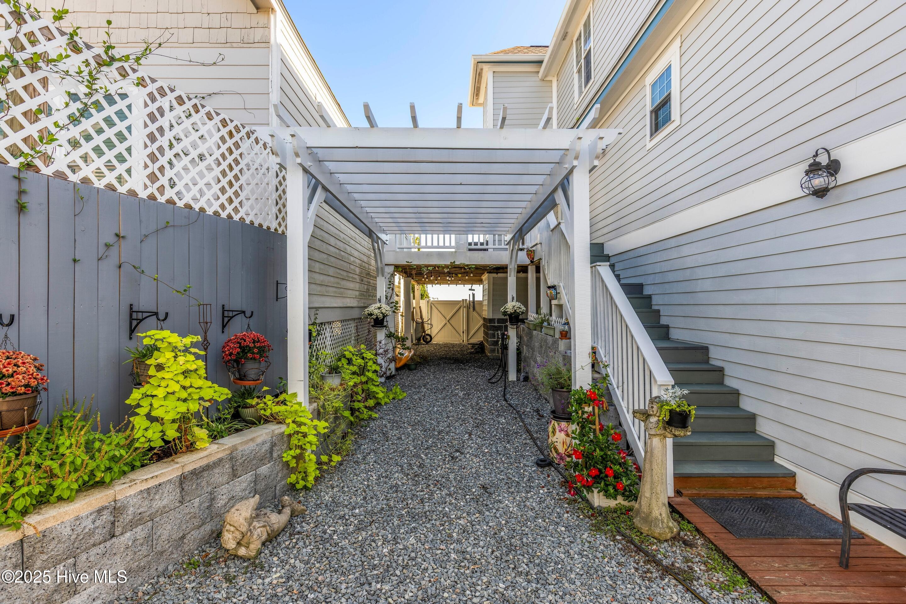 100533338 | Photo 54