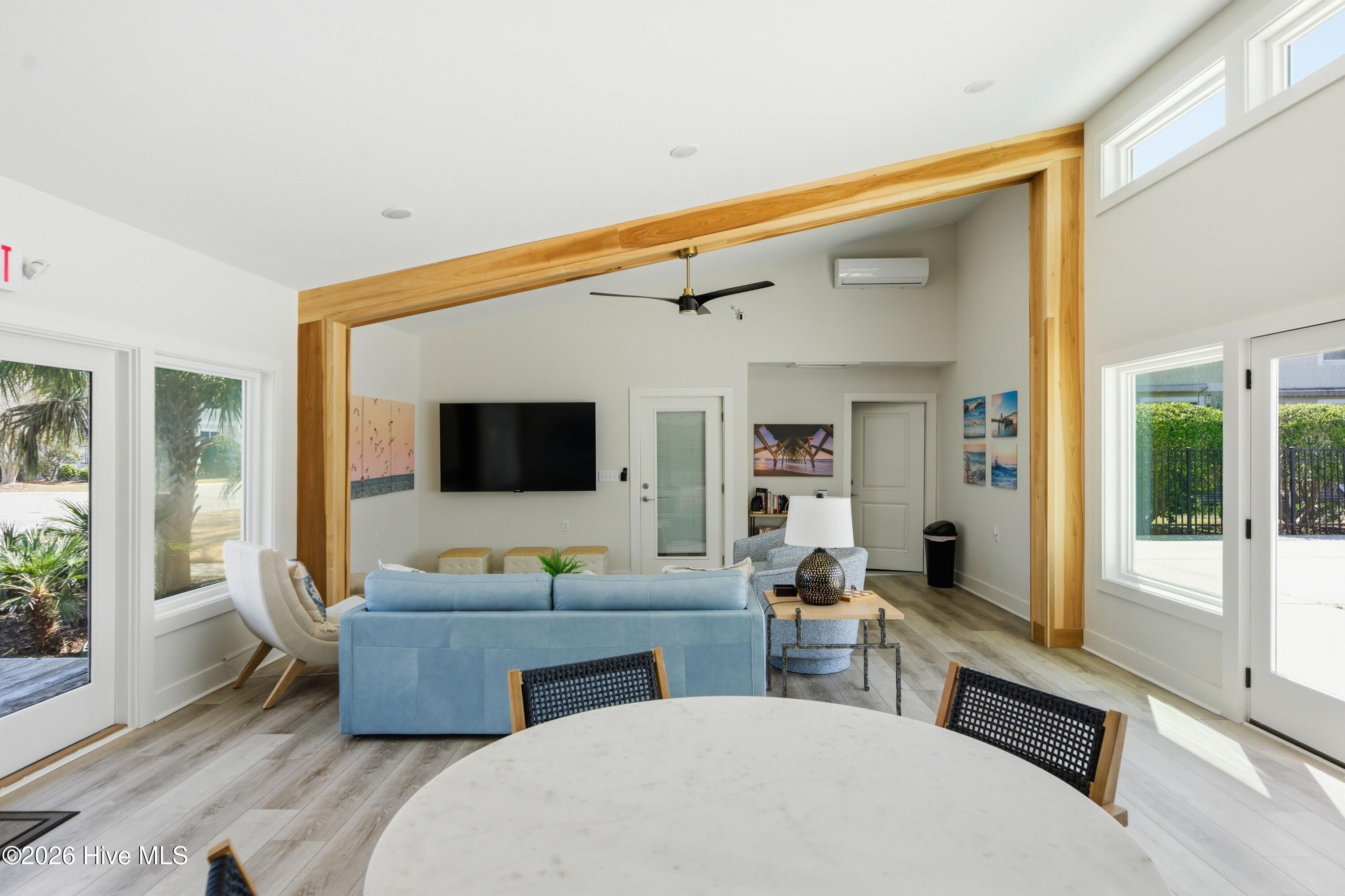 100559841 | Photo 29