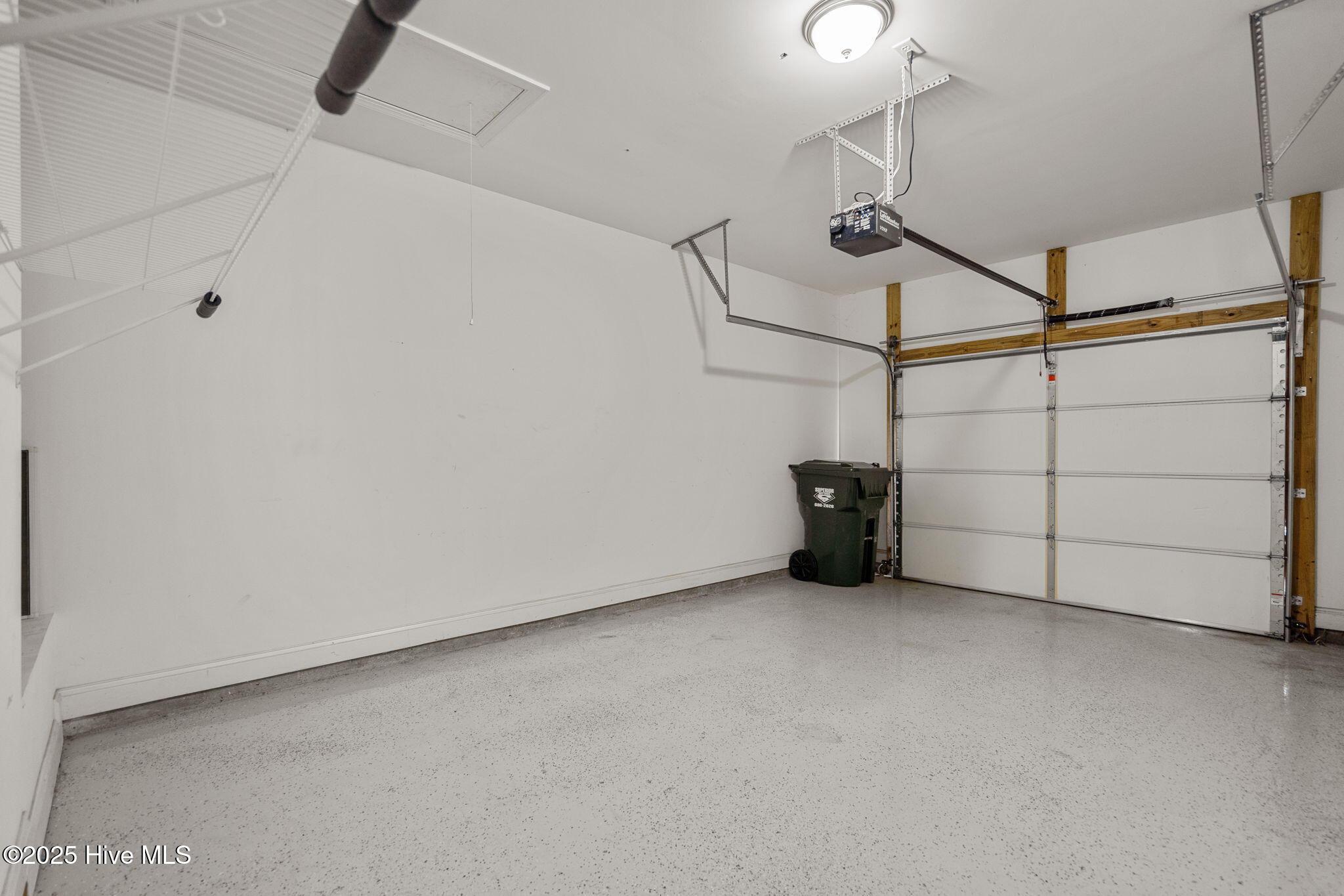 100559458 | Photo 32