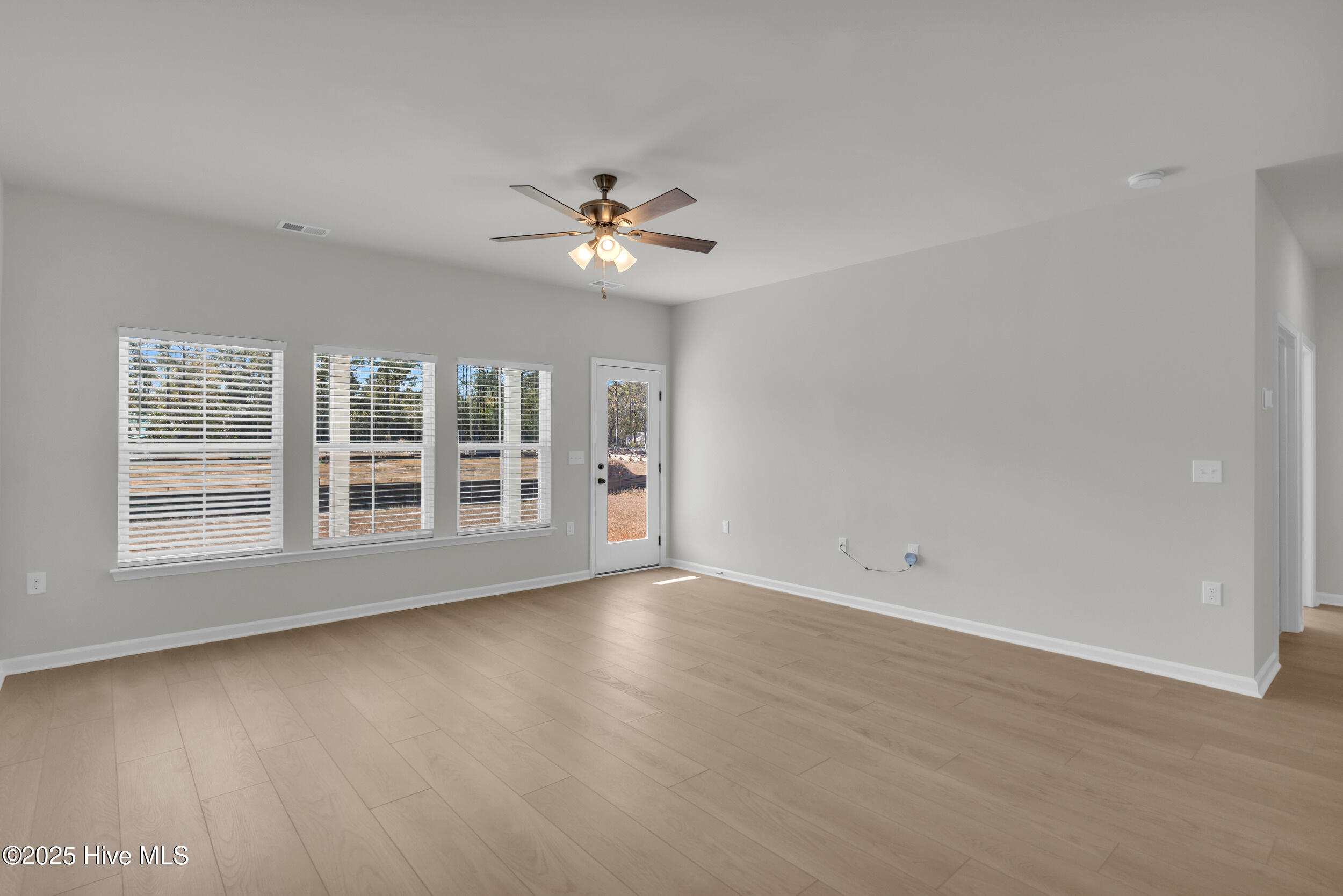 100546291 | Photo 27