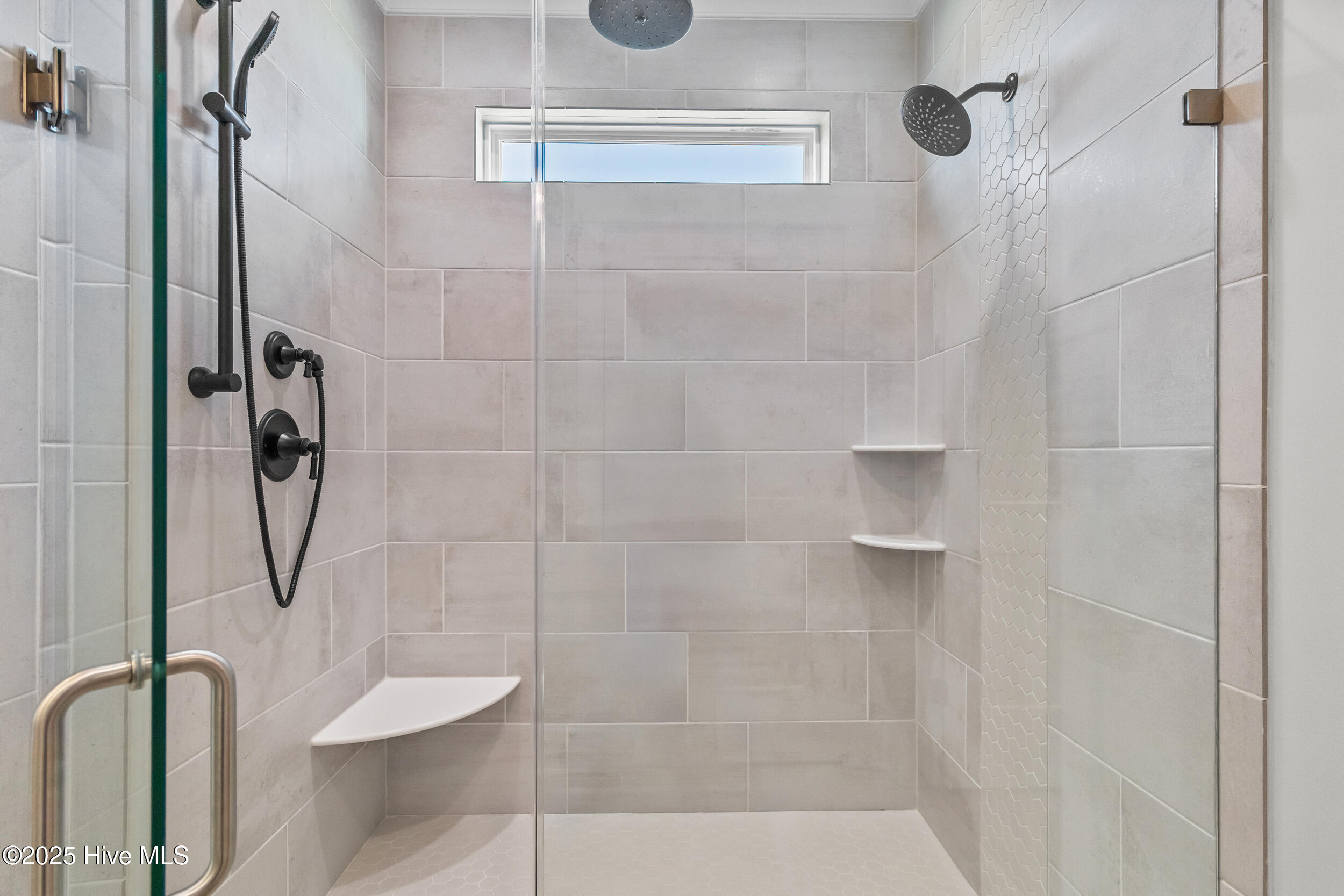 Primary standup shower