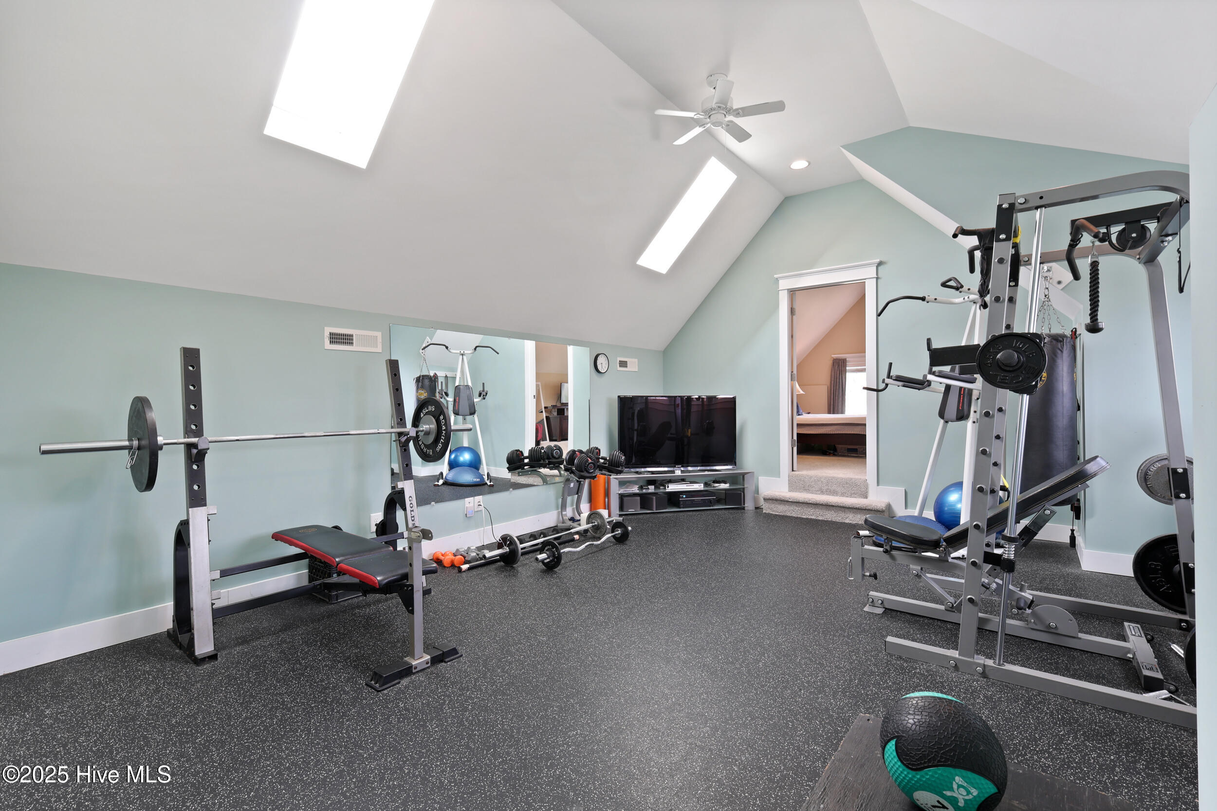 100536655 | Photo 47