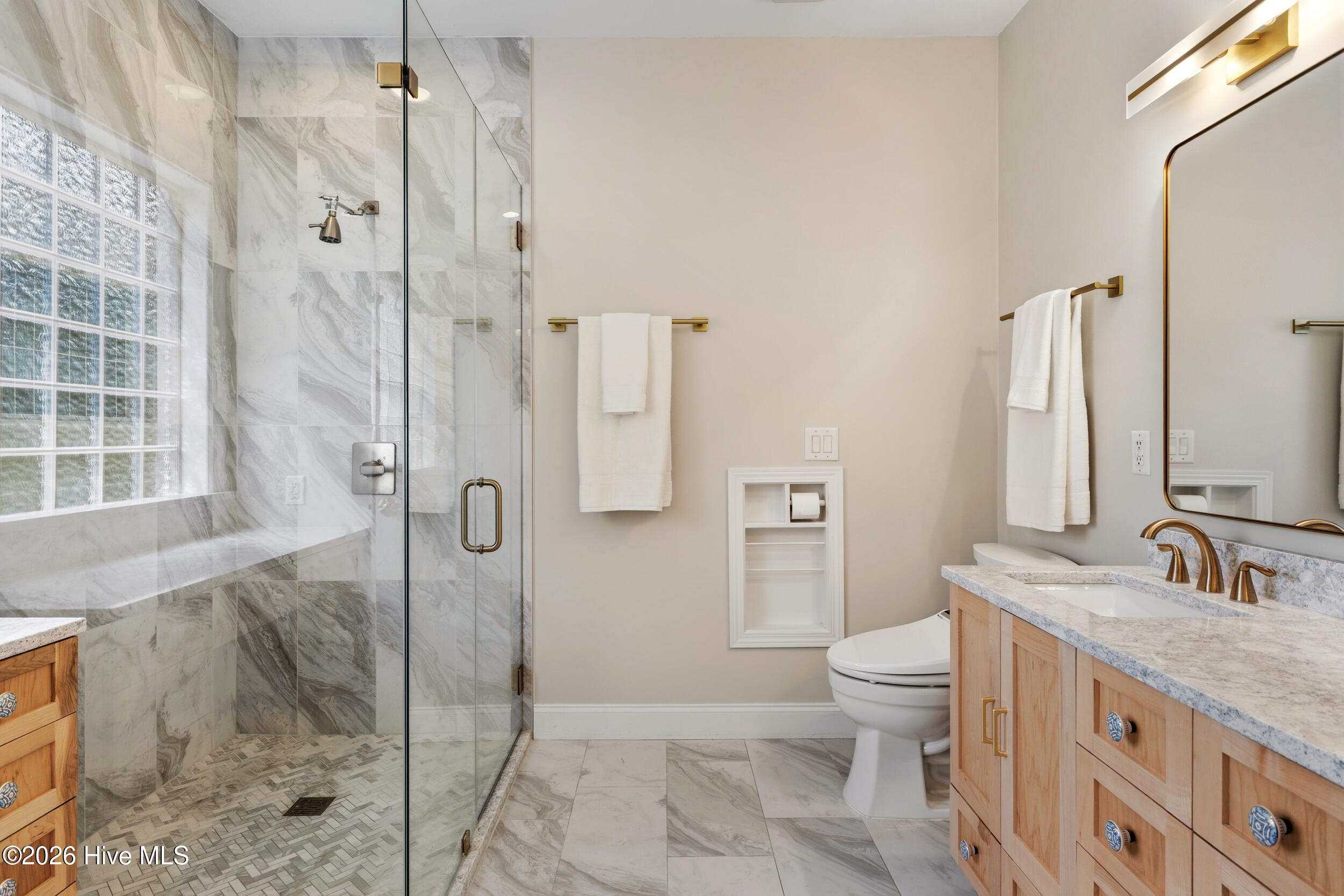 100564040 | Photo 23