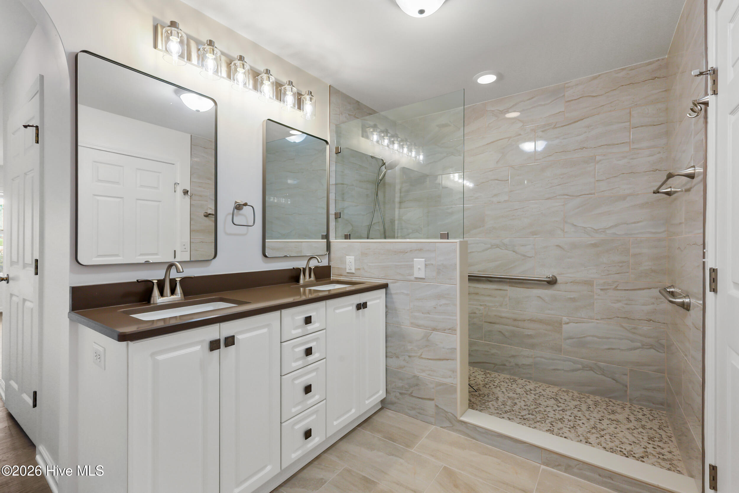 100559813 | Photo 20