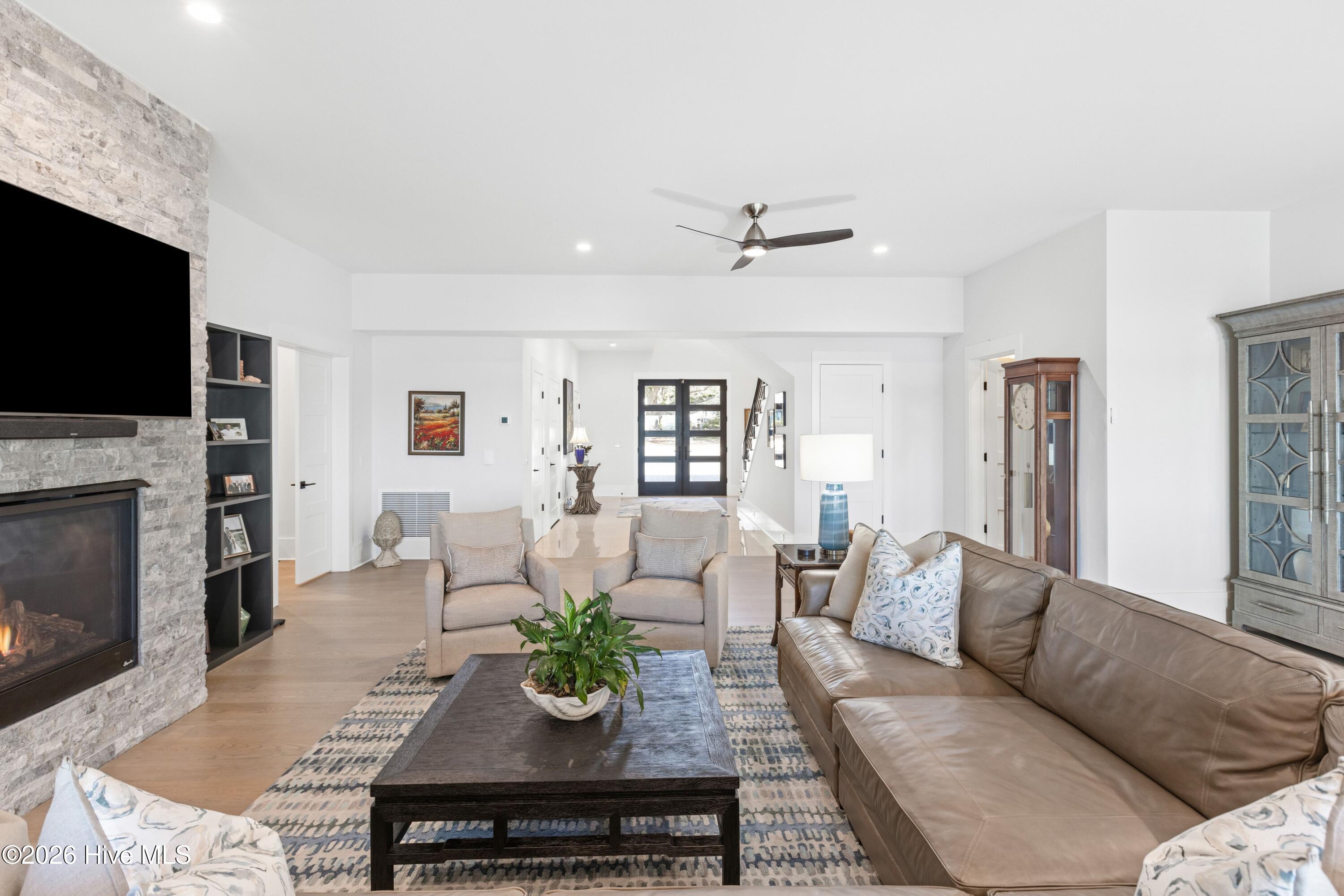 100556008 | Photo 34