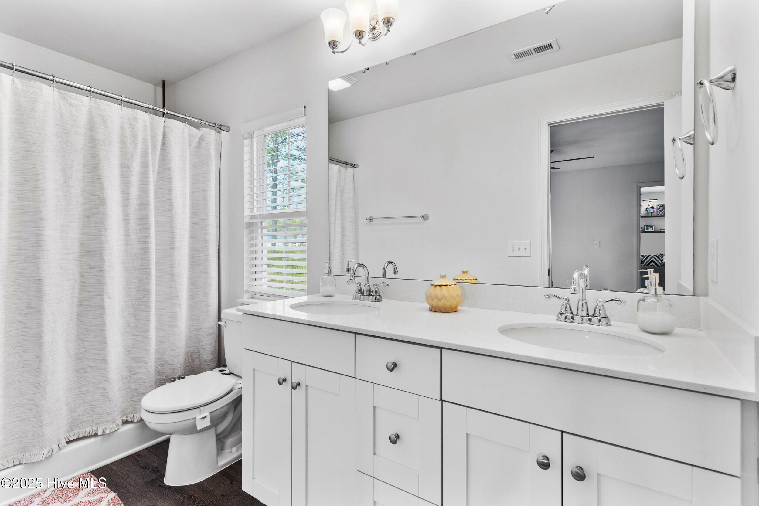 100546616 | Photo 24